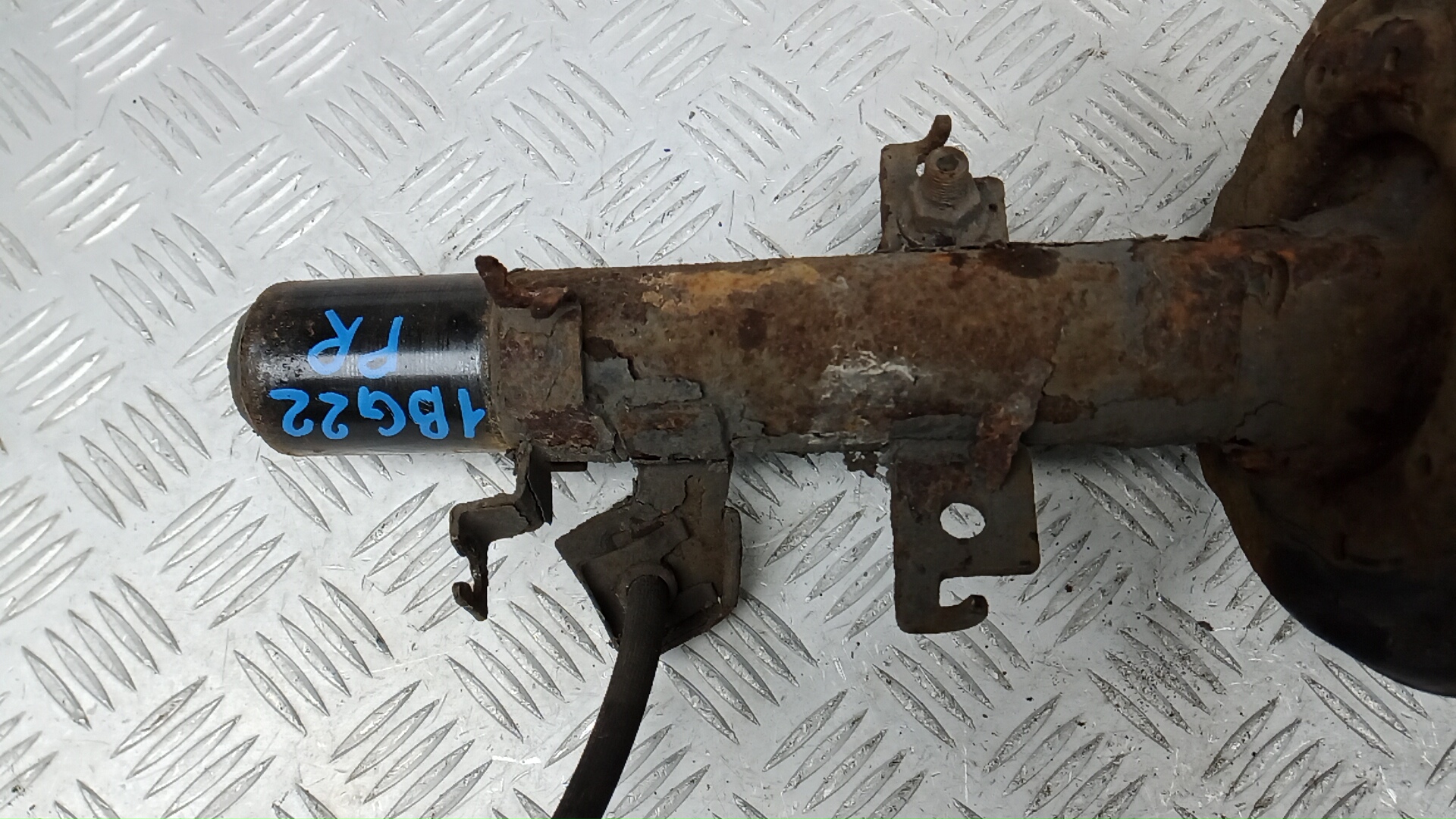 Амортизатор передний правый