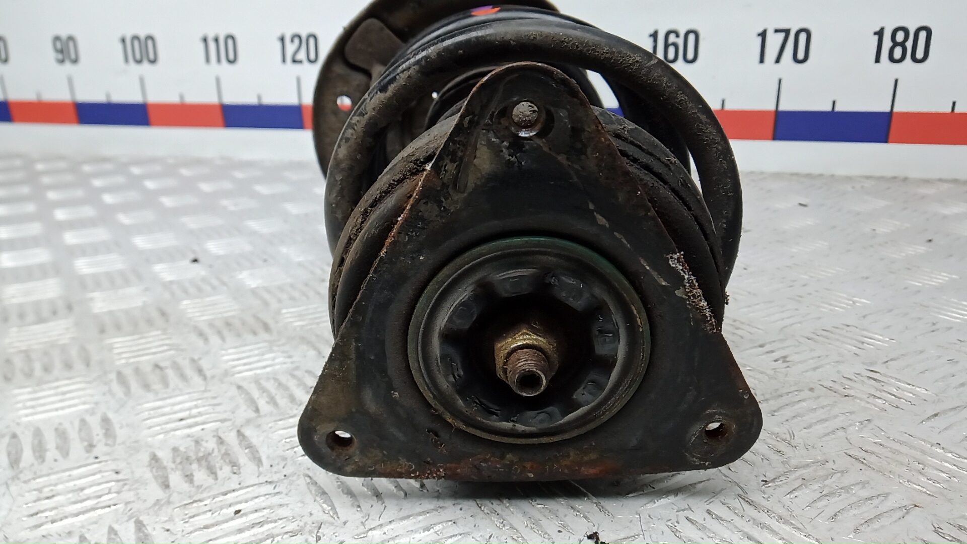 Амортизатор передний правый