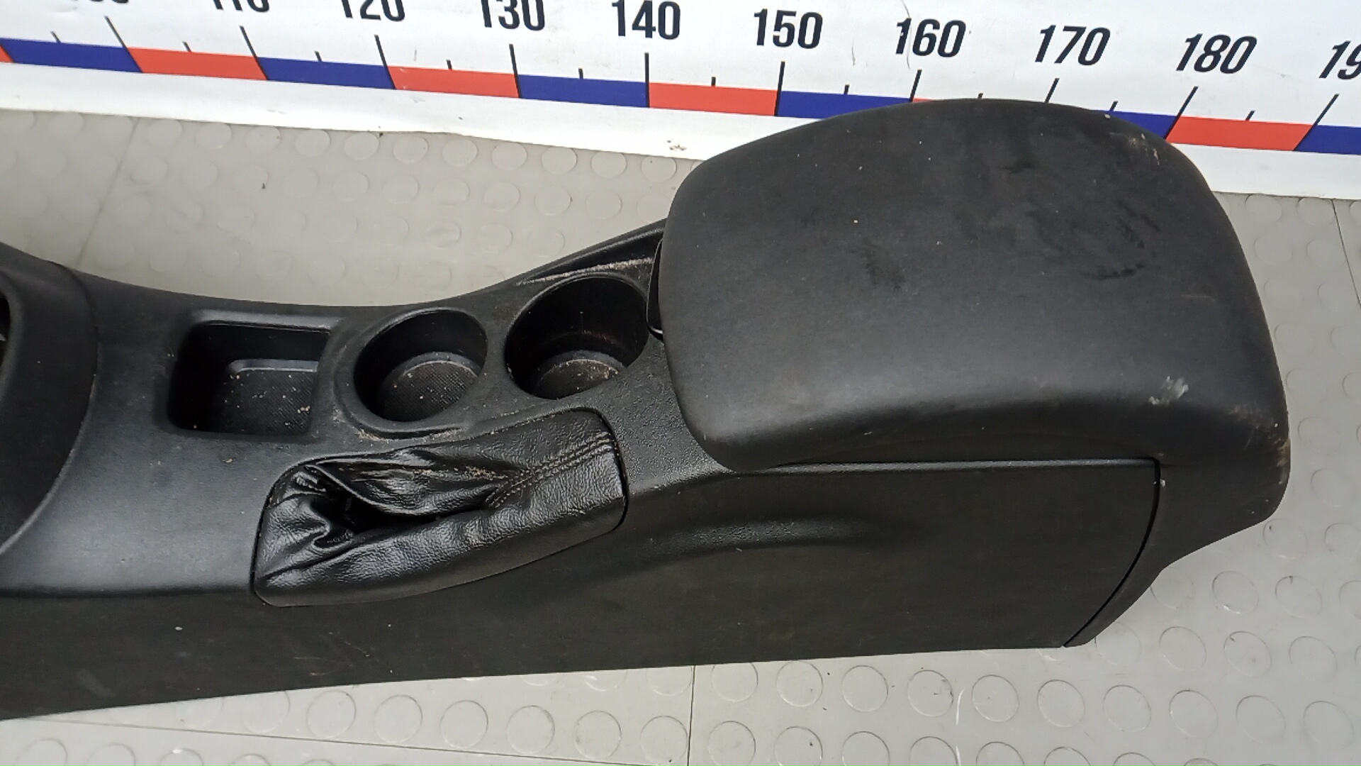 Подлокотник