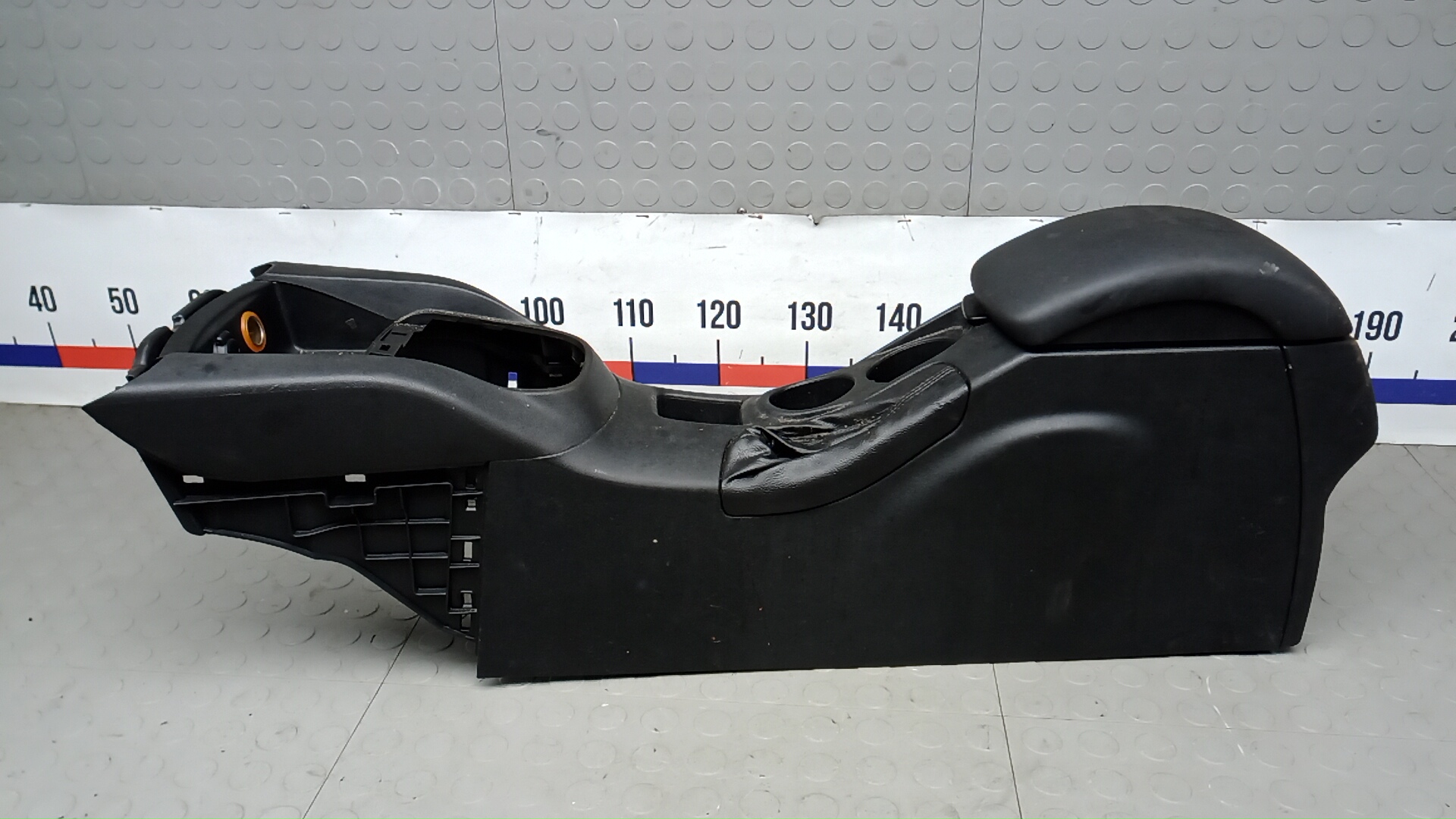 Подлокотник