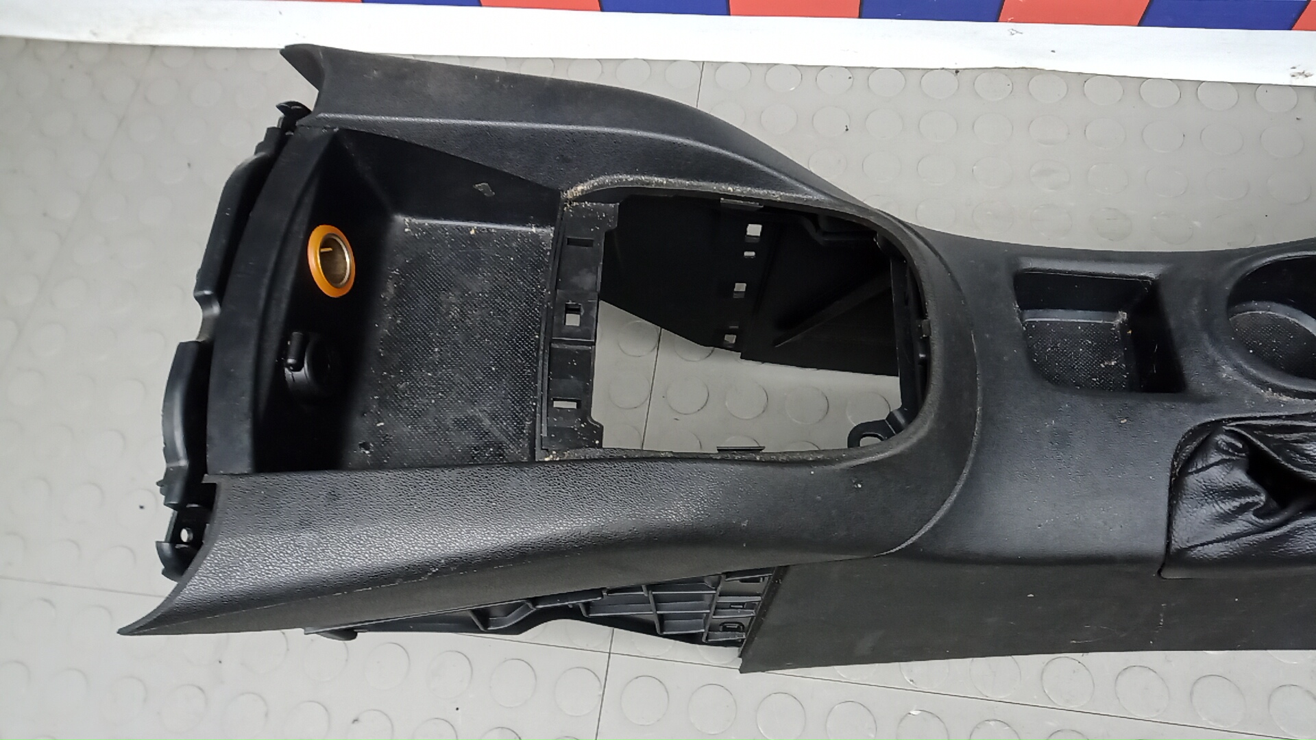 Подлокотник