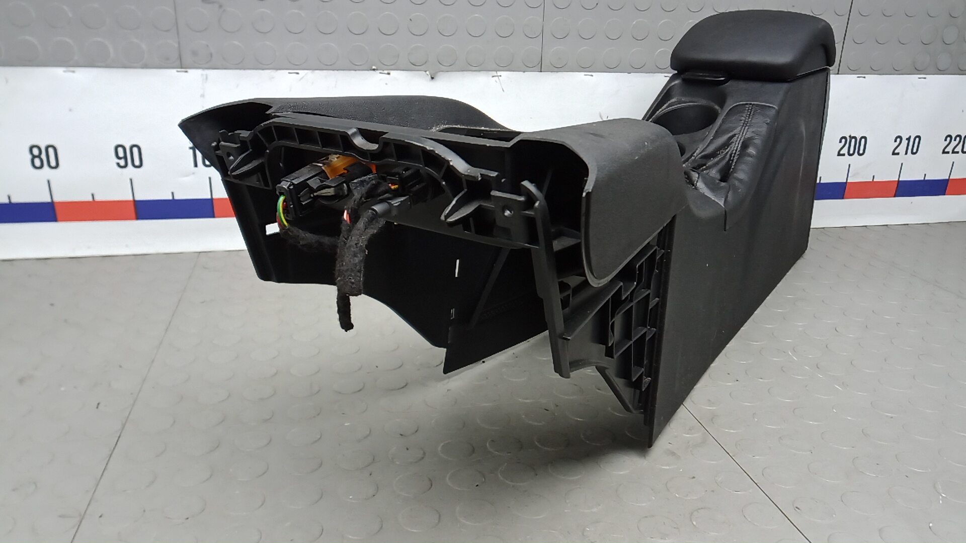 Подлокотник