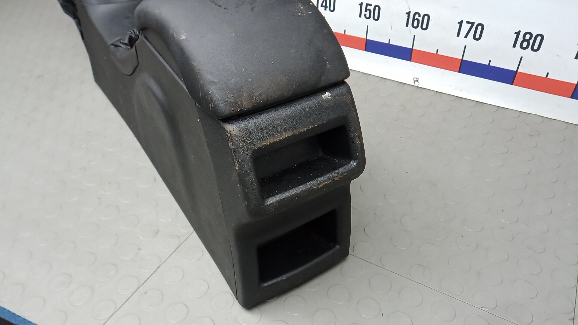 Подлокотник