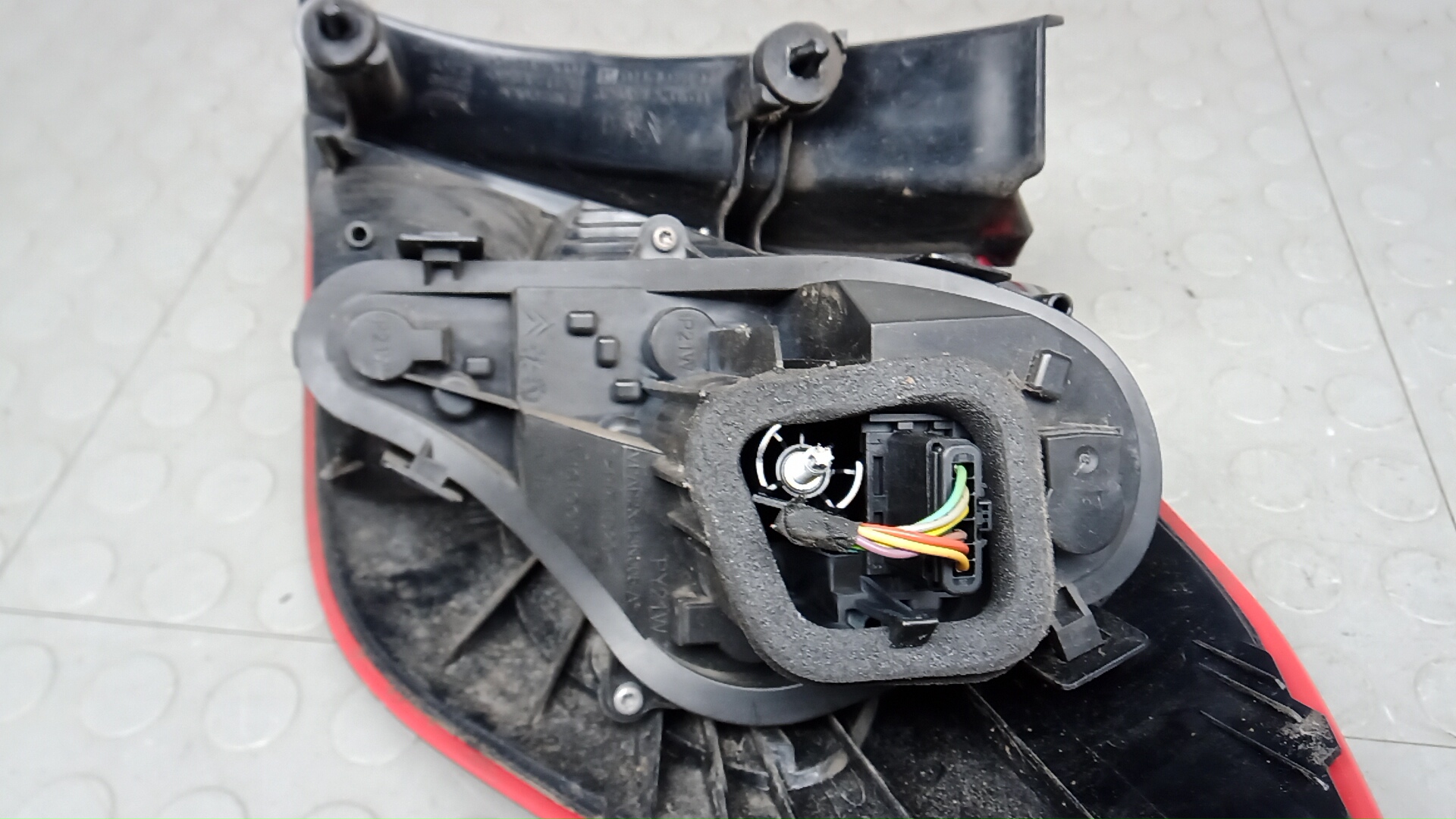 Фонарь задний левый