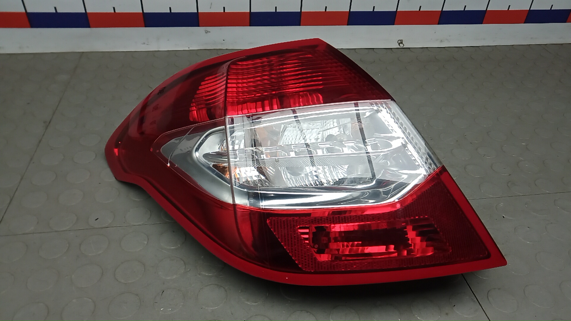 Фонарь задний левый