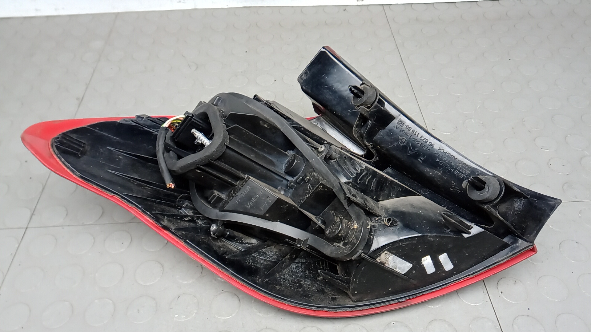 Фонарь задний правый