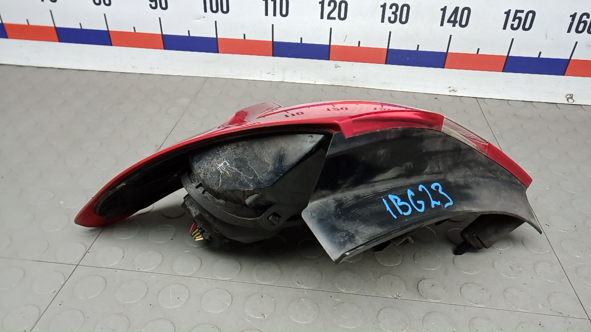 Фонарь задний правый