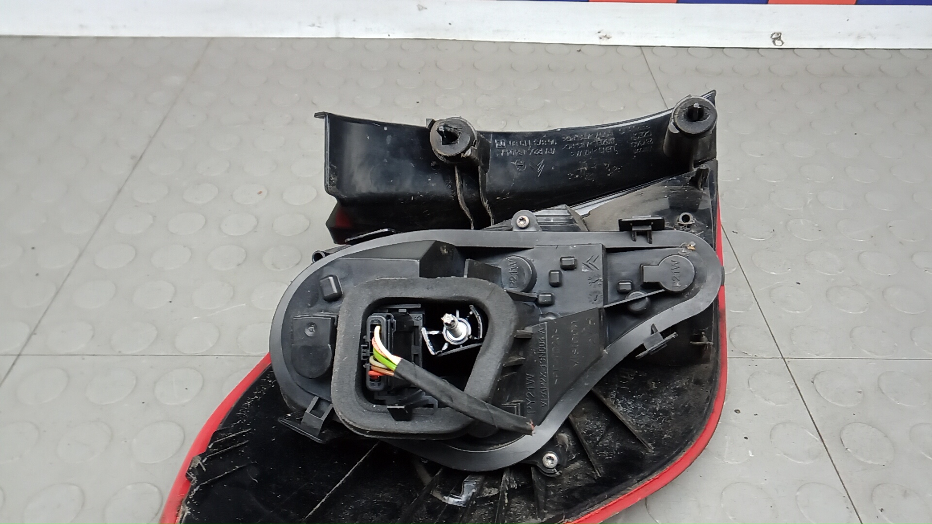 Фонарь задний правый