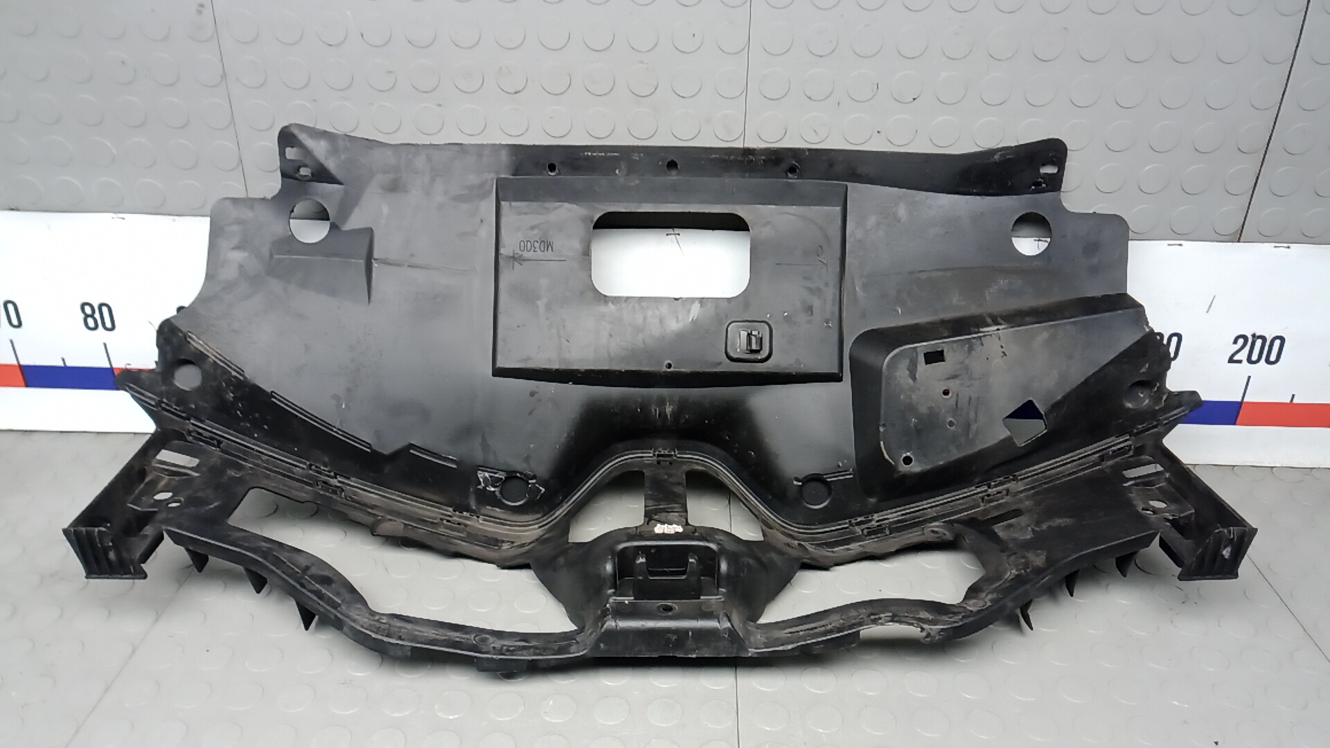 Кожух замка капота