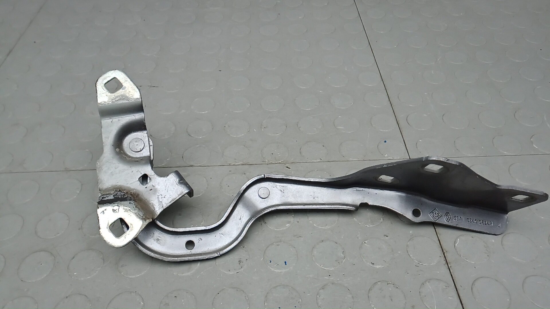 Петля капота