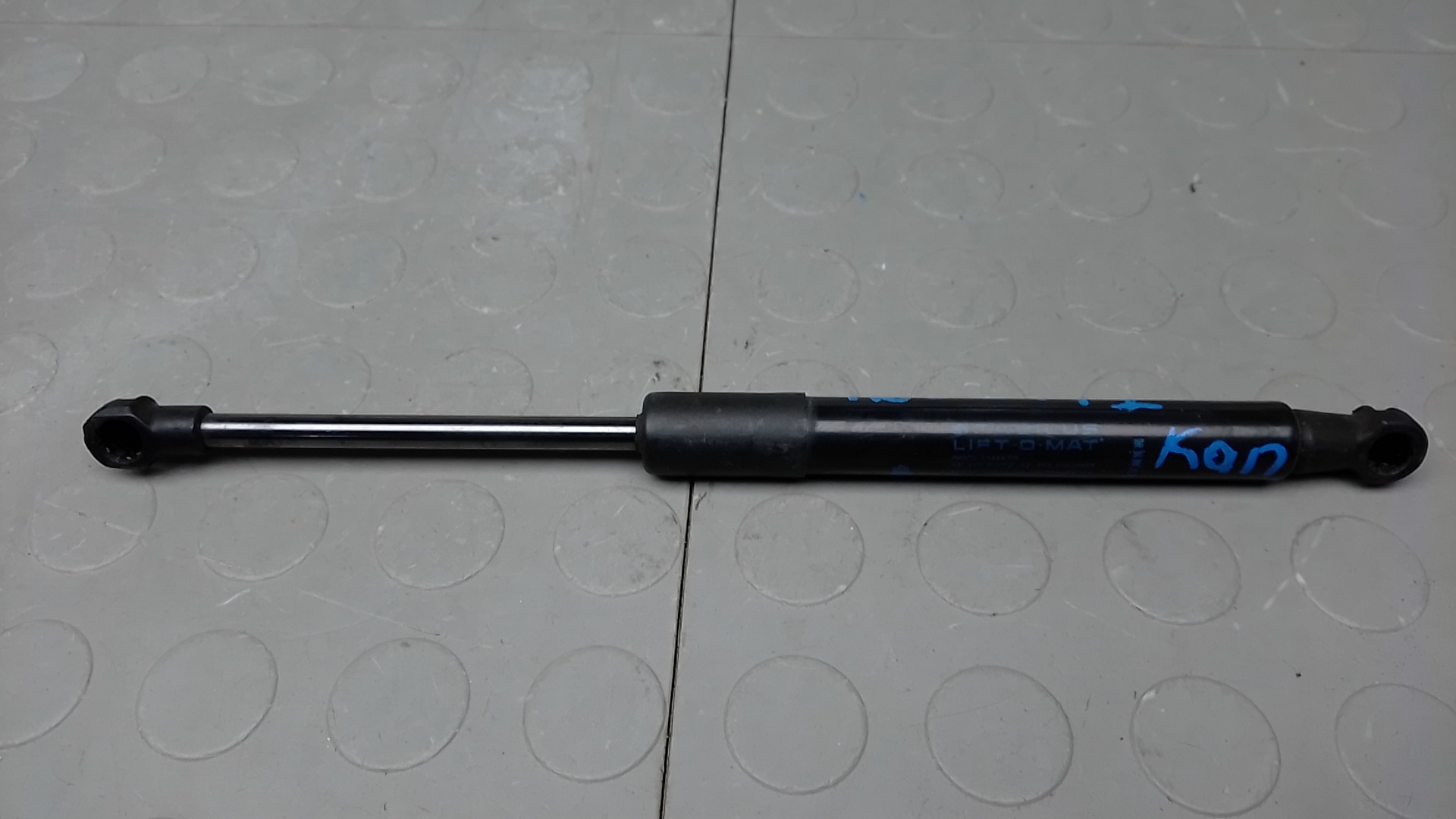 Амортизатор капота