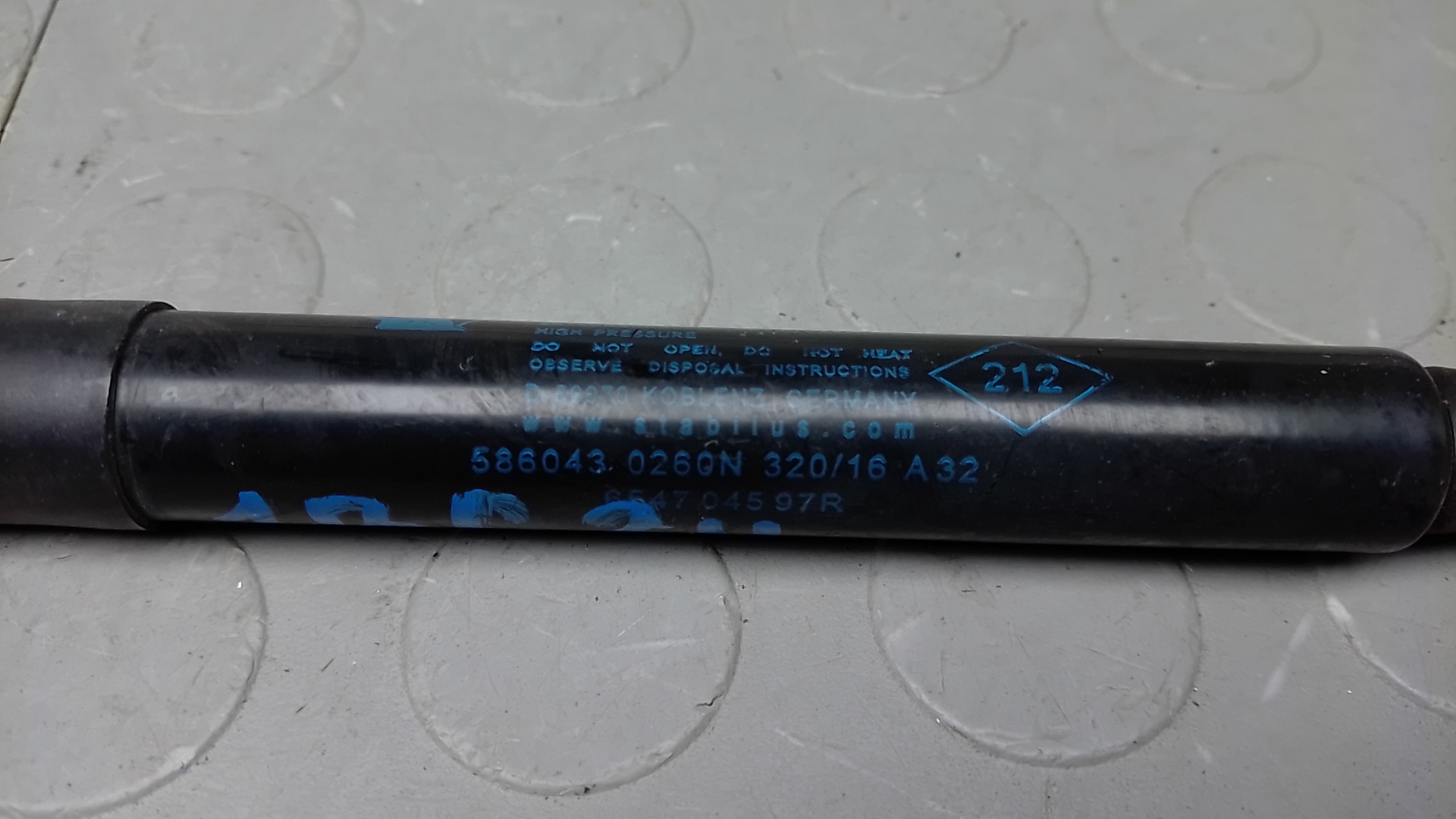 Амортизатор капота