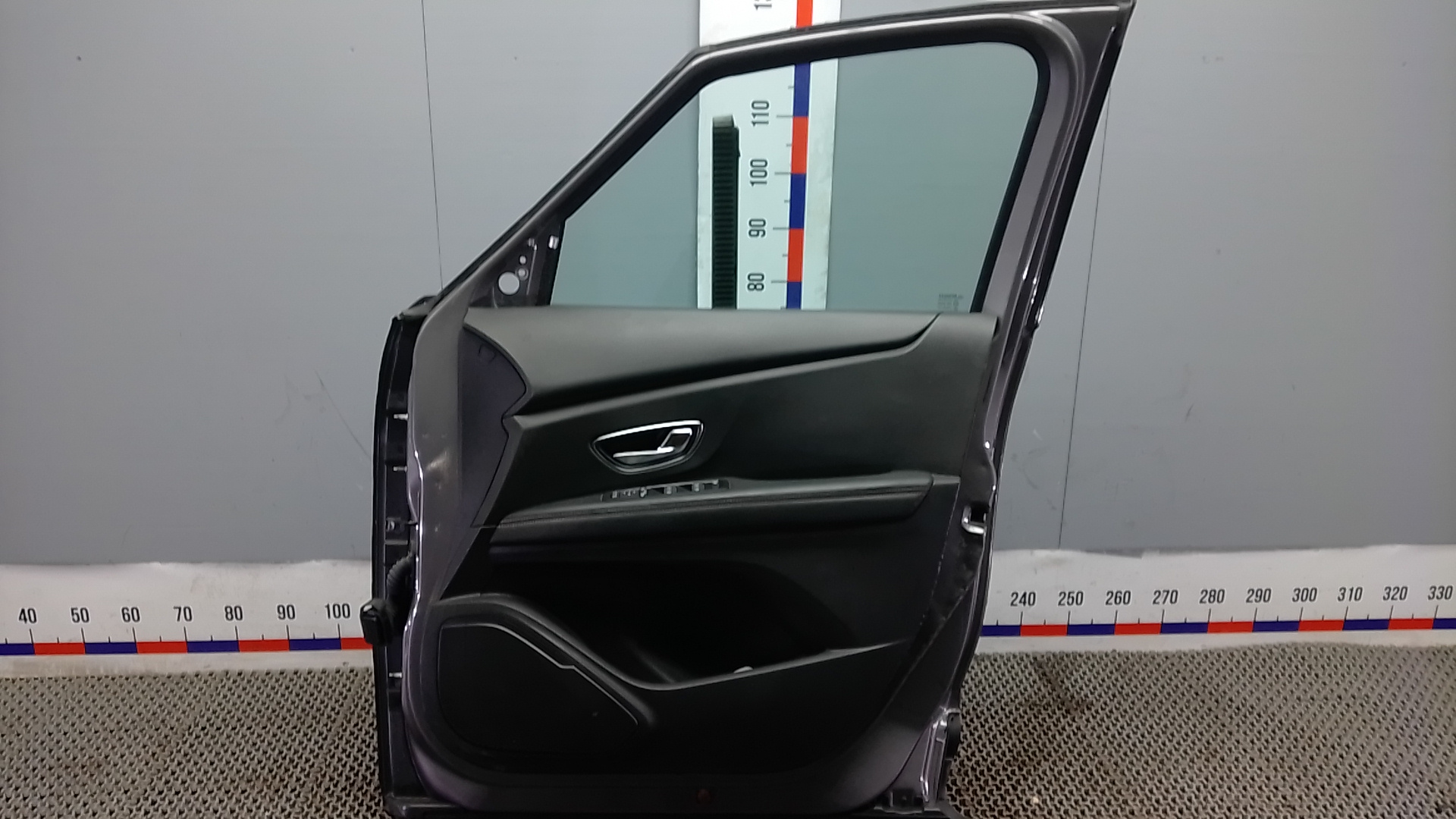 Дверь передняя правая