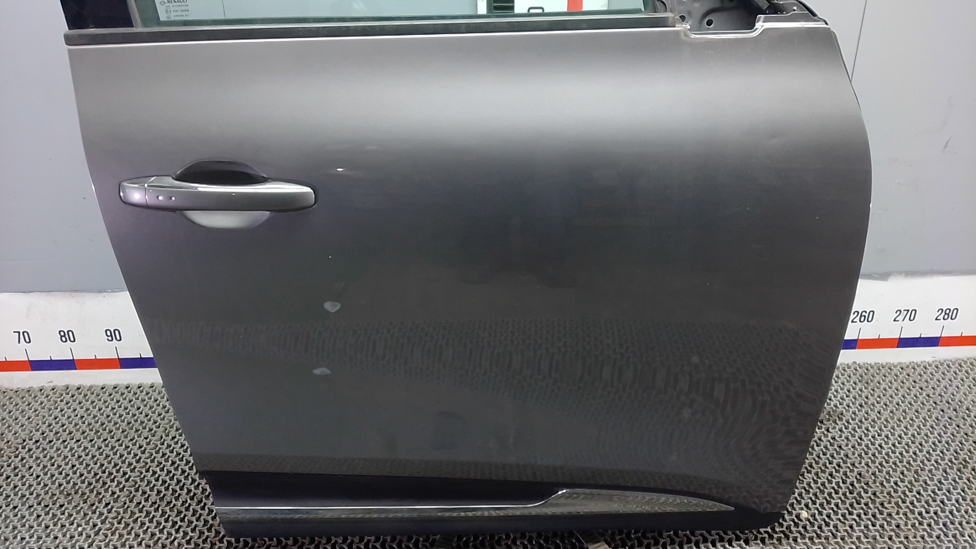 Дверь передняя правая