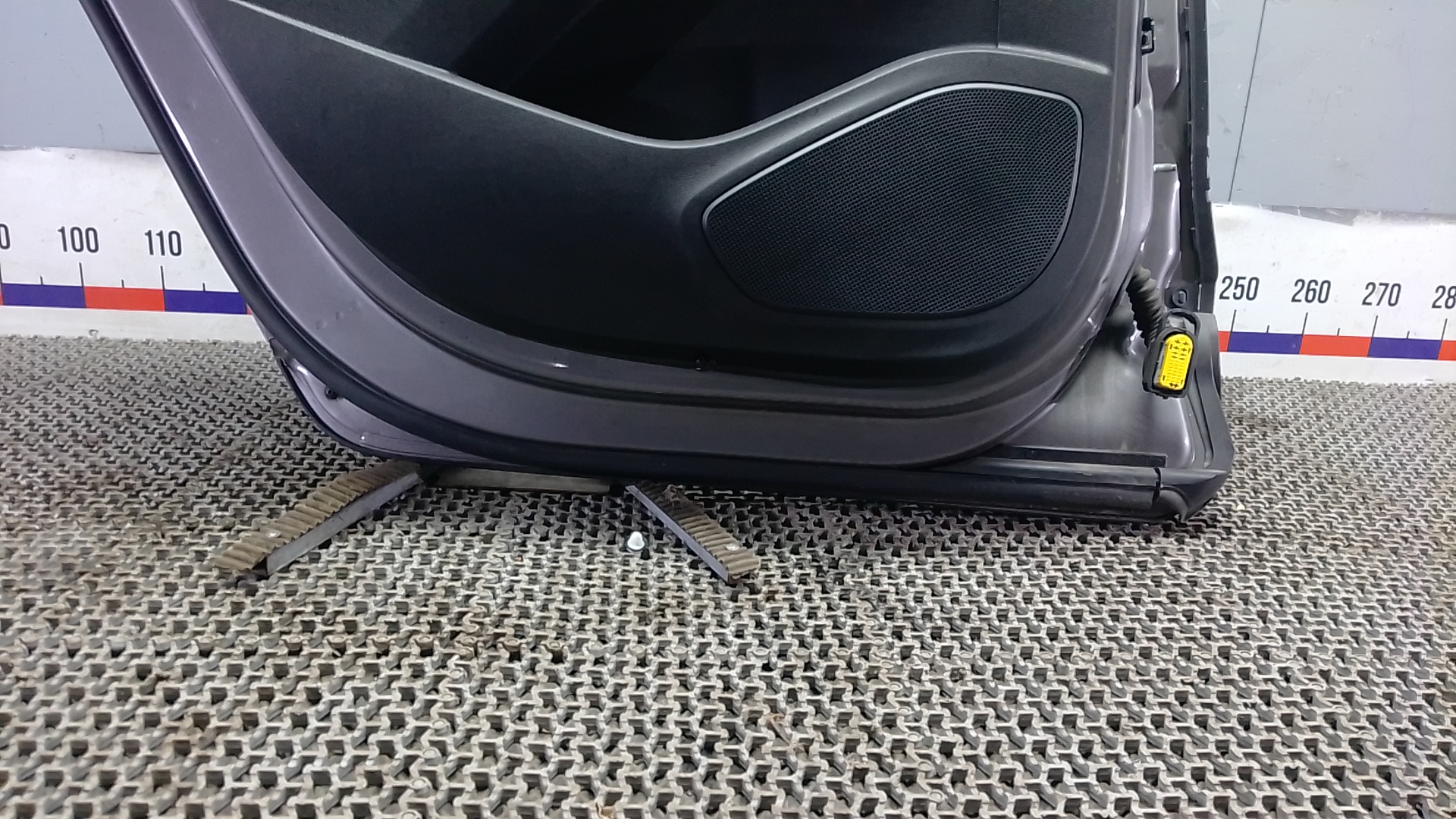 Дверь задняя левая