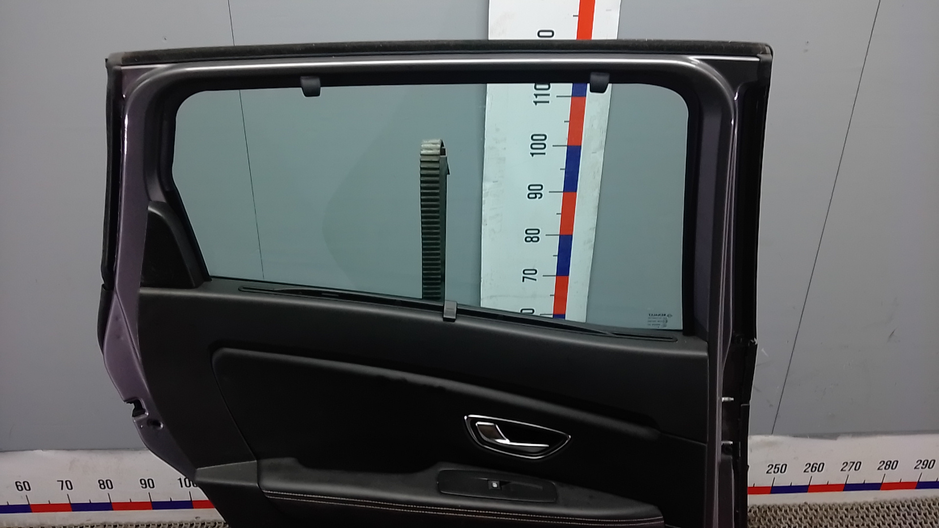 Дверь задняя левая