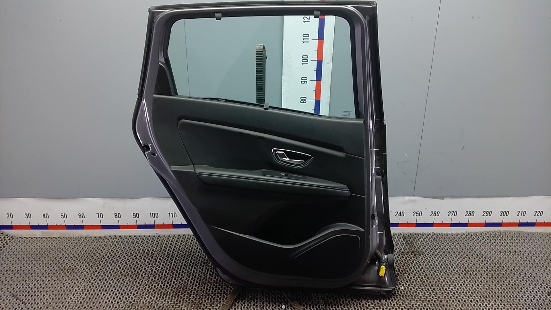 Дверь задняя левая