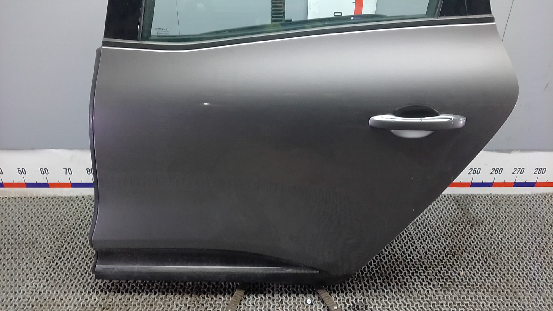 Дверь задняя левая