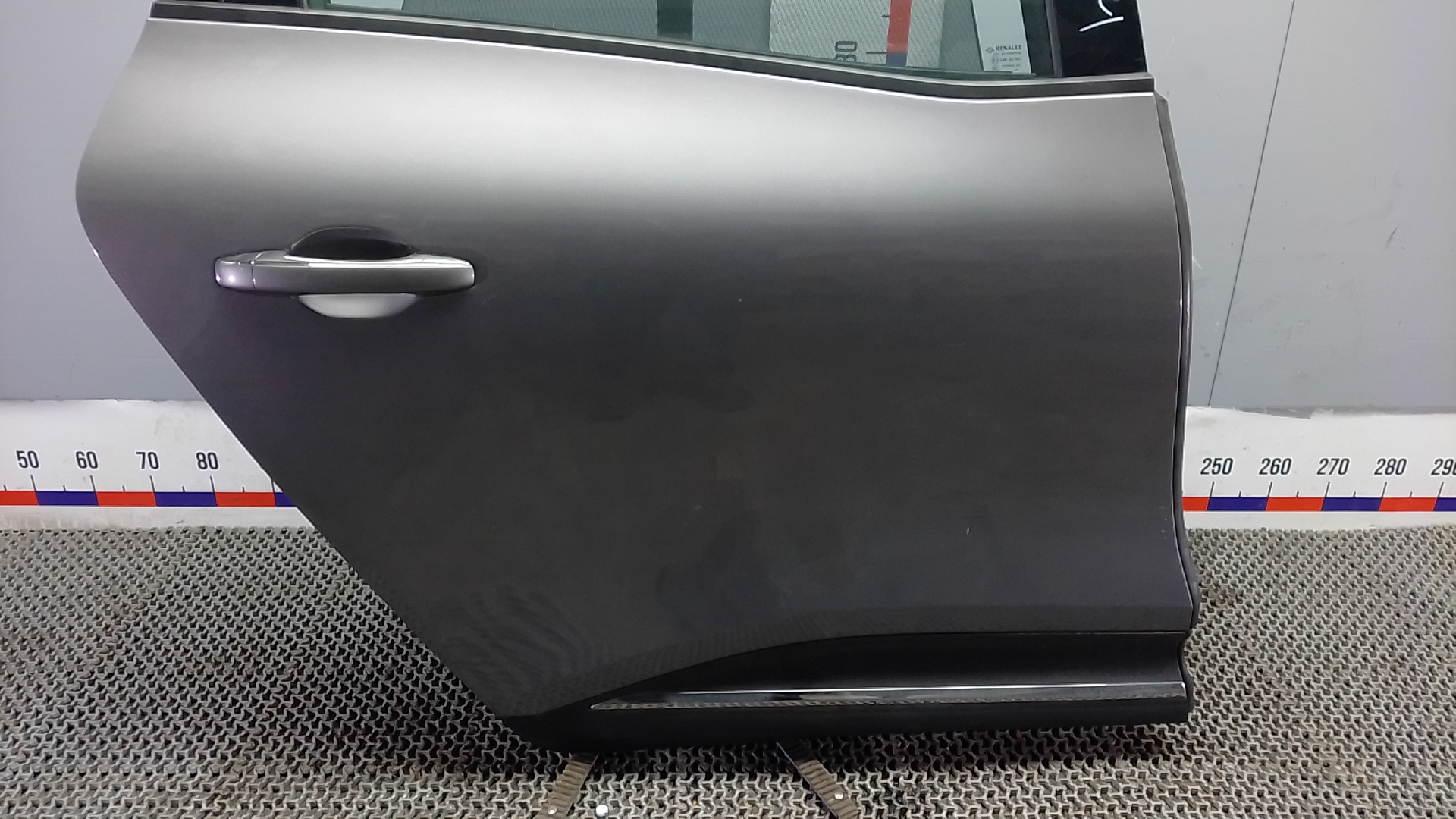 Дверь задняя правая