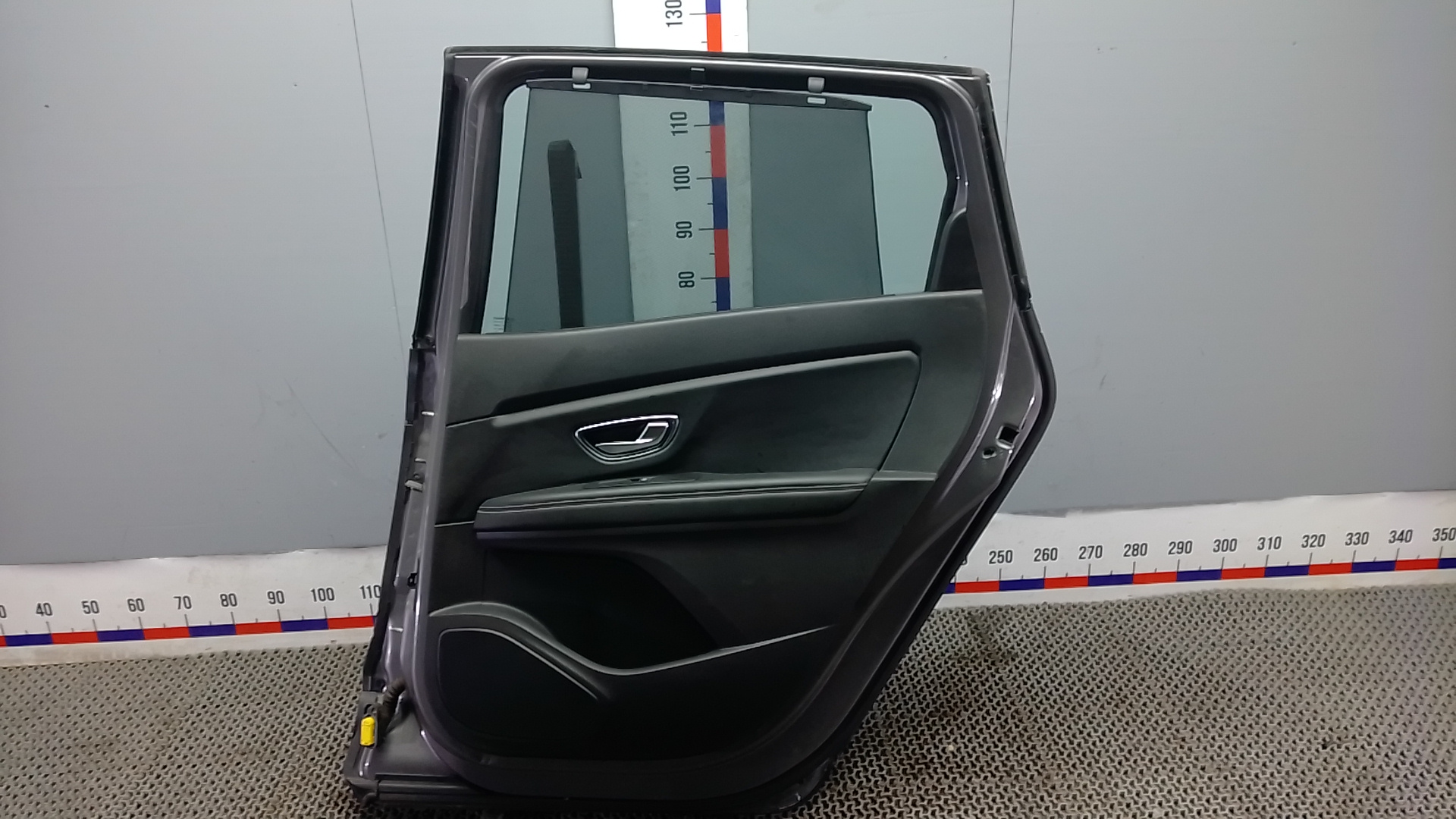 Дверь задняя правая