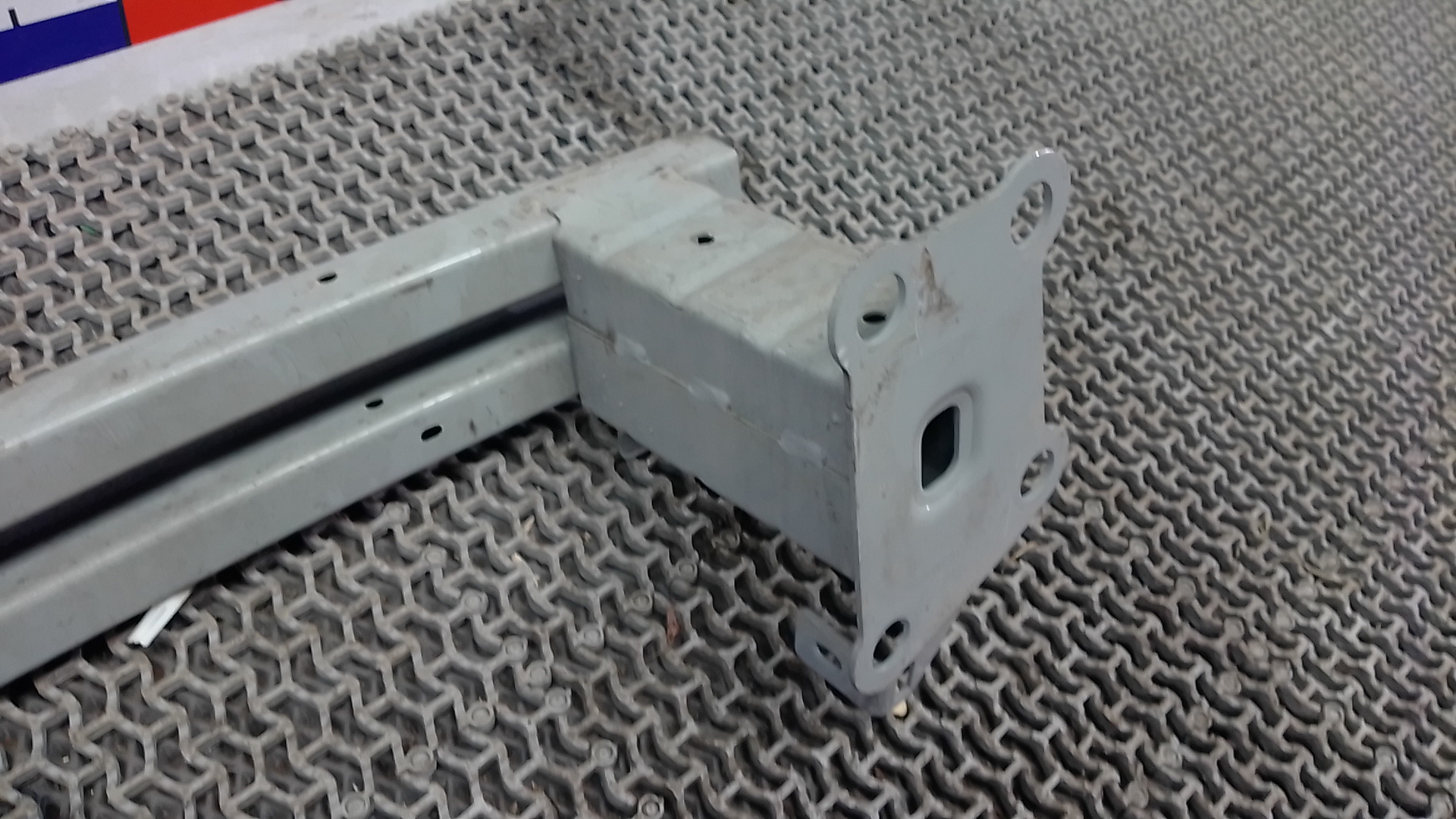 Кронштейн усилителя переднего бампера