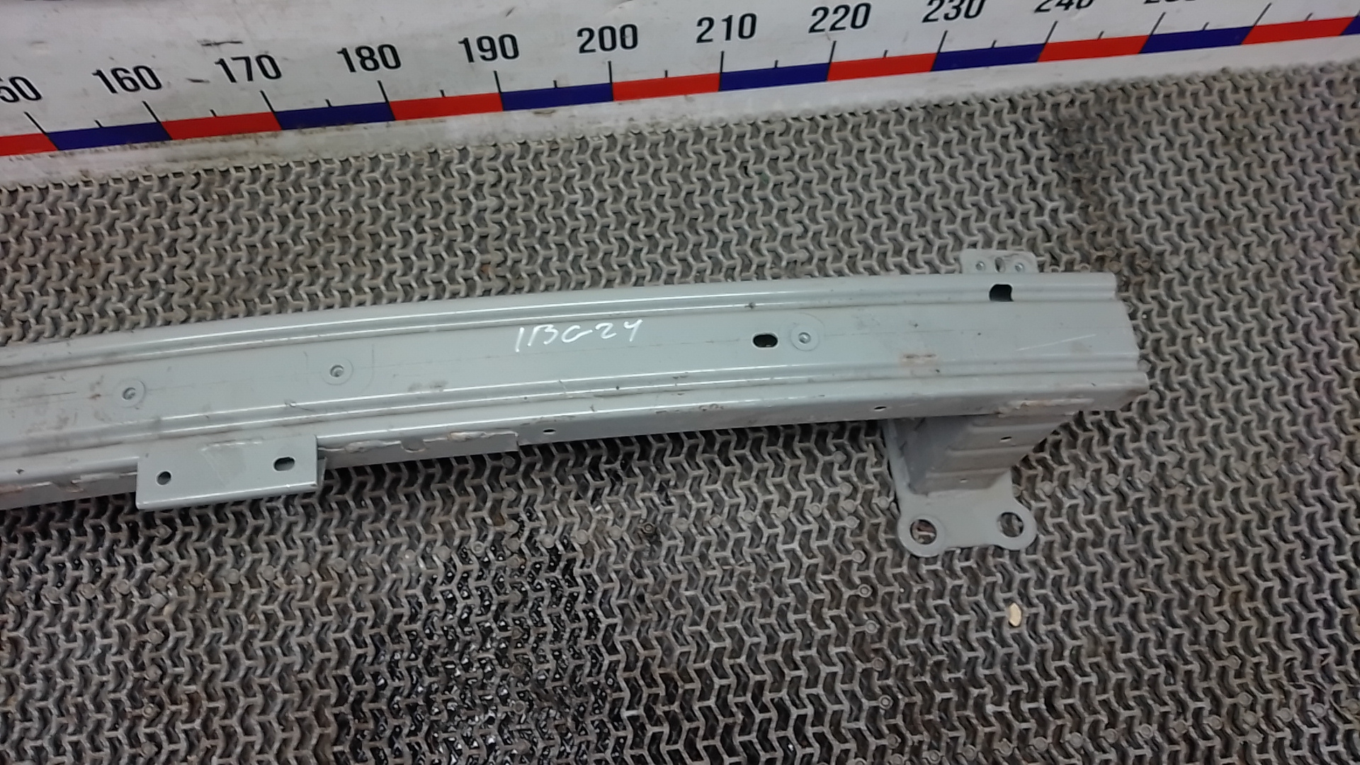 Кронштейн усилителя переднего бампера