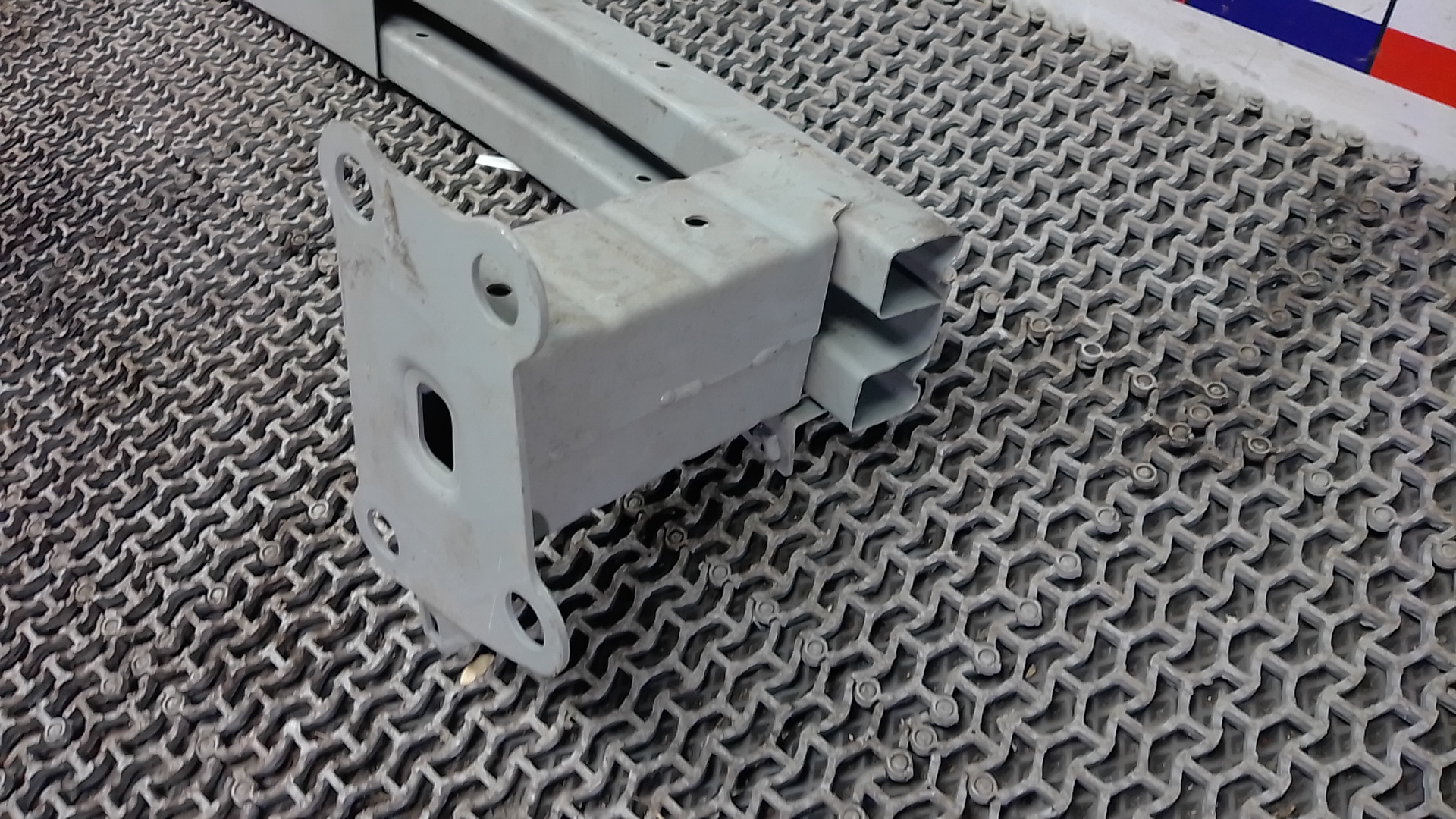 Кронштейн усилителя переднего бампера