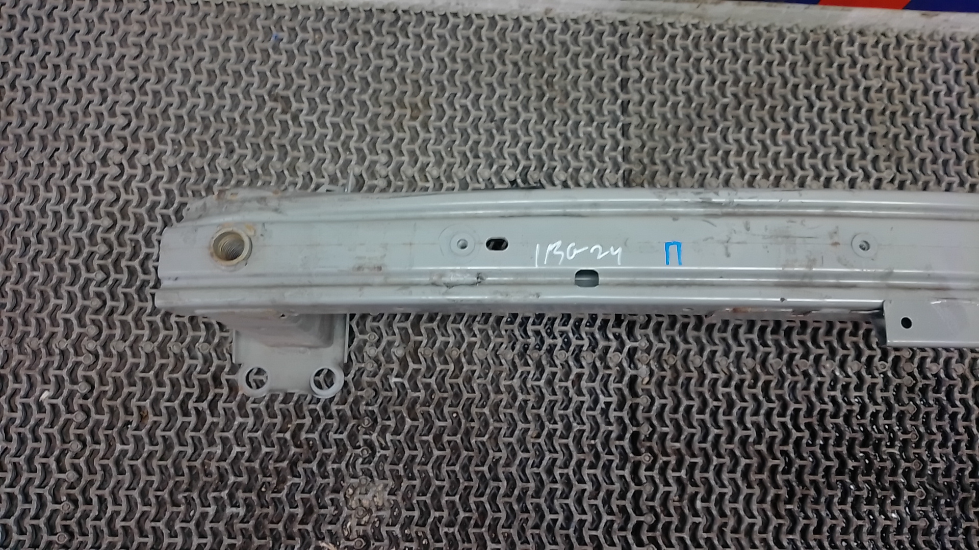 Кронштейн усилителя переднего бампера