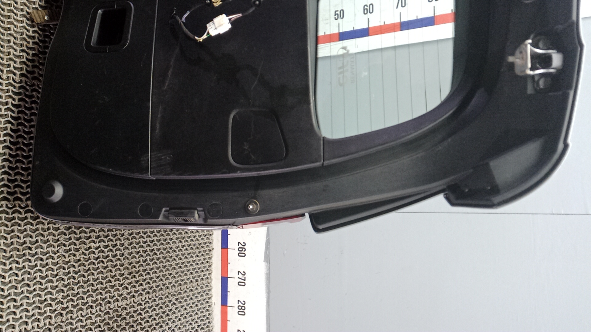 Дверь багажника