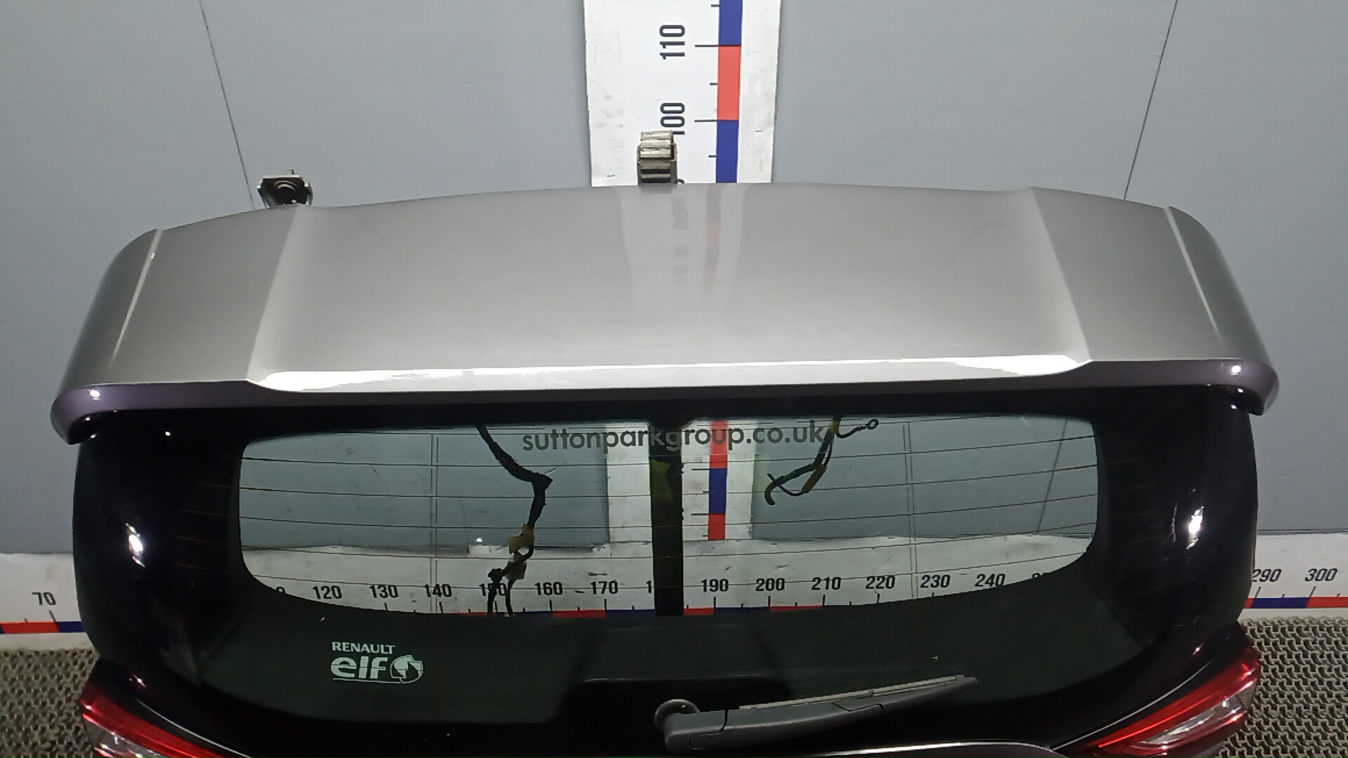 Дверь багажника