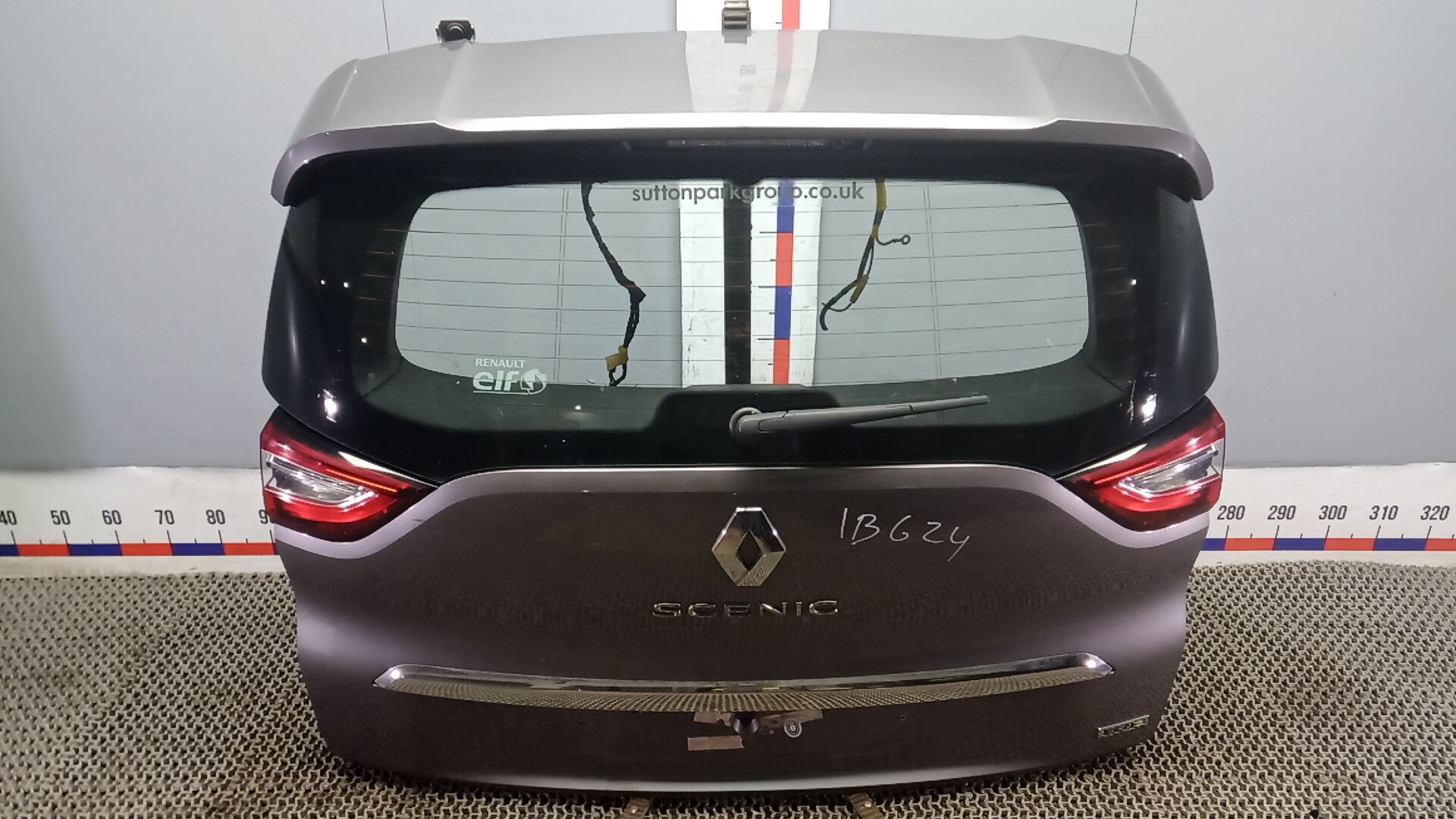 Дверь багажника