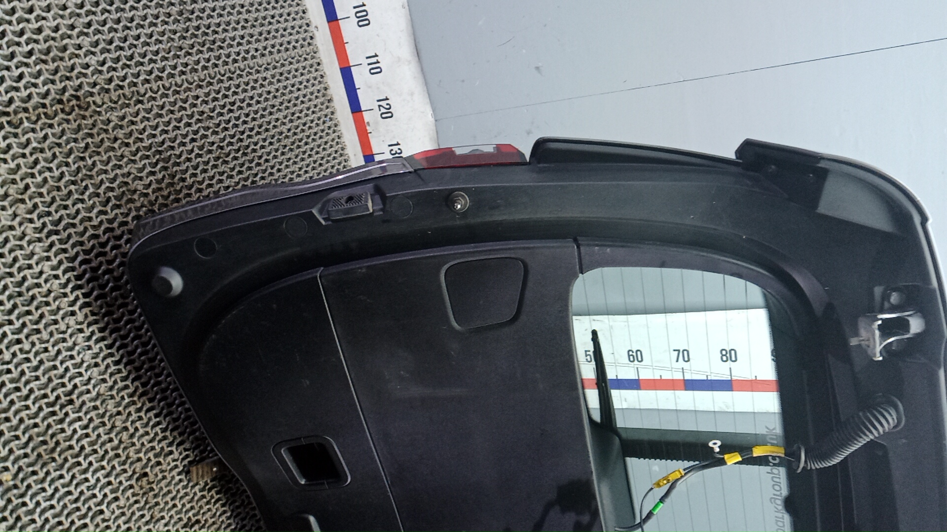 Дверь багажника