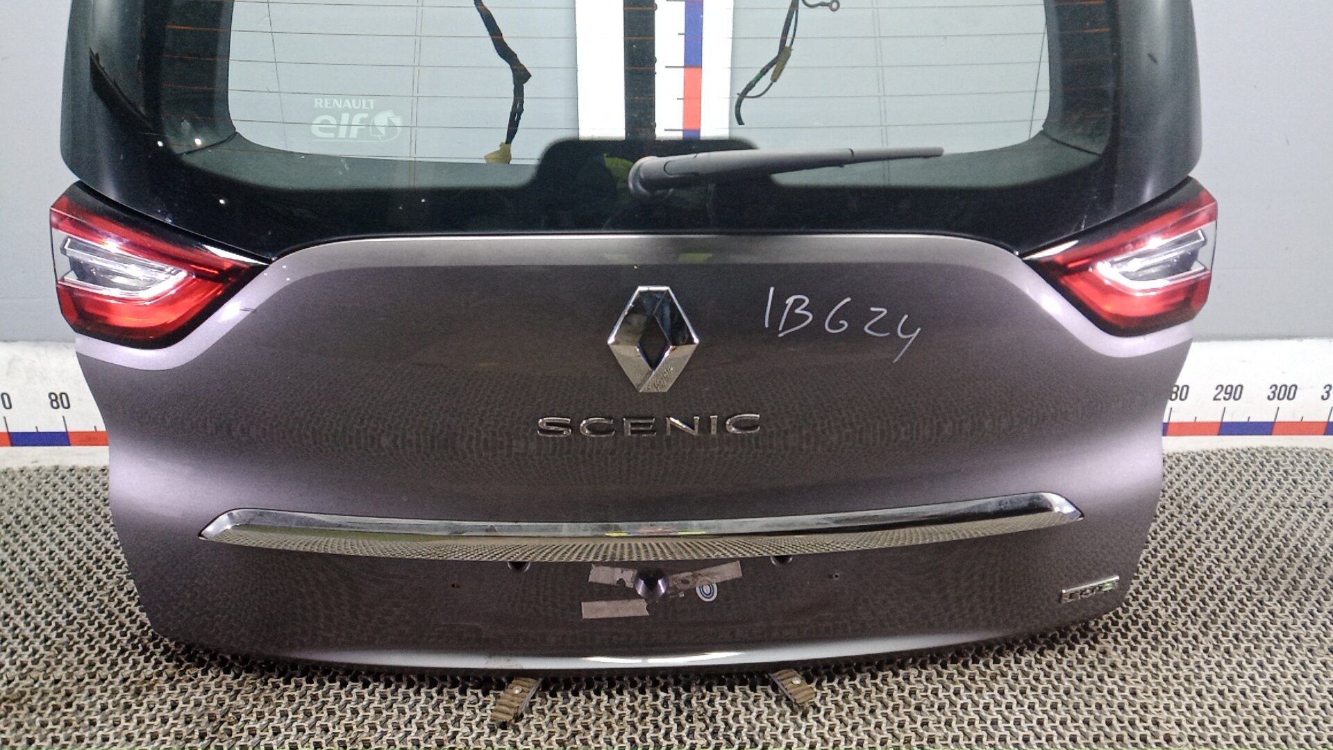 Дверь багажника