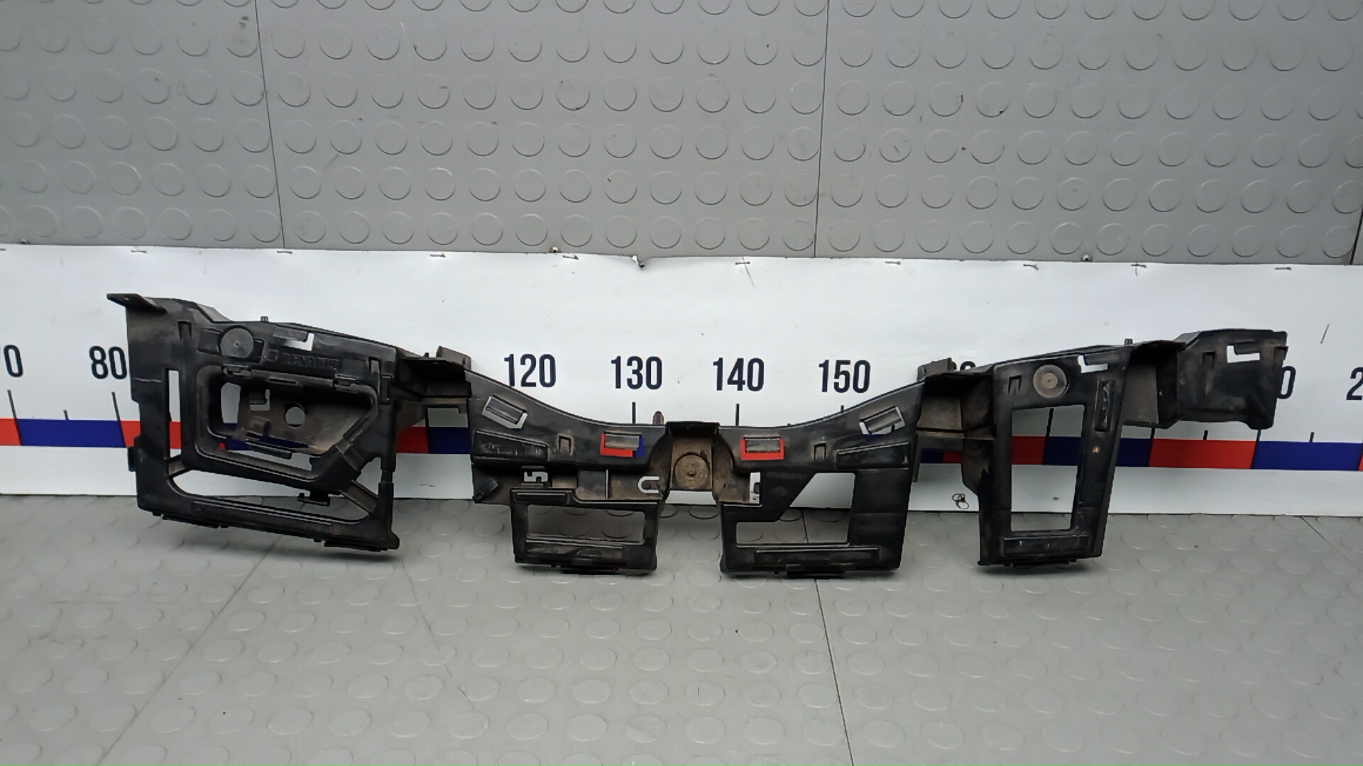 Кронштейн заднего бампера