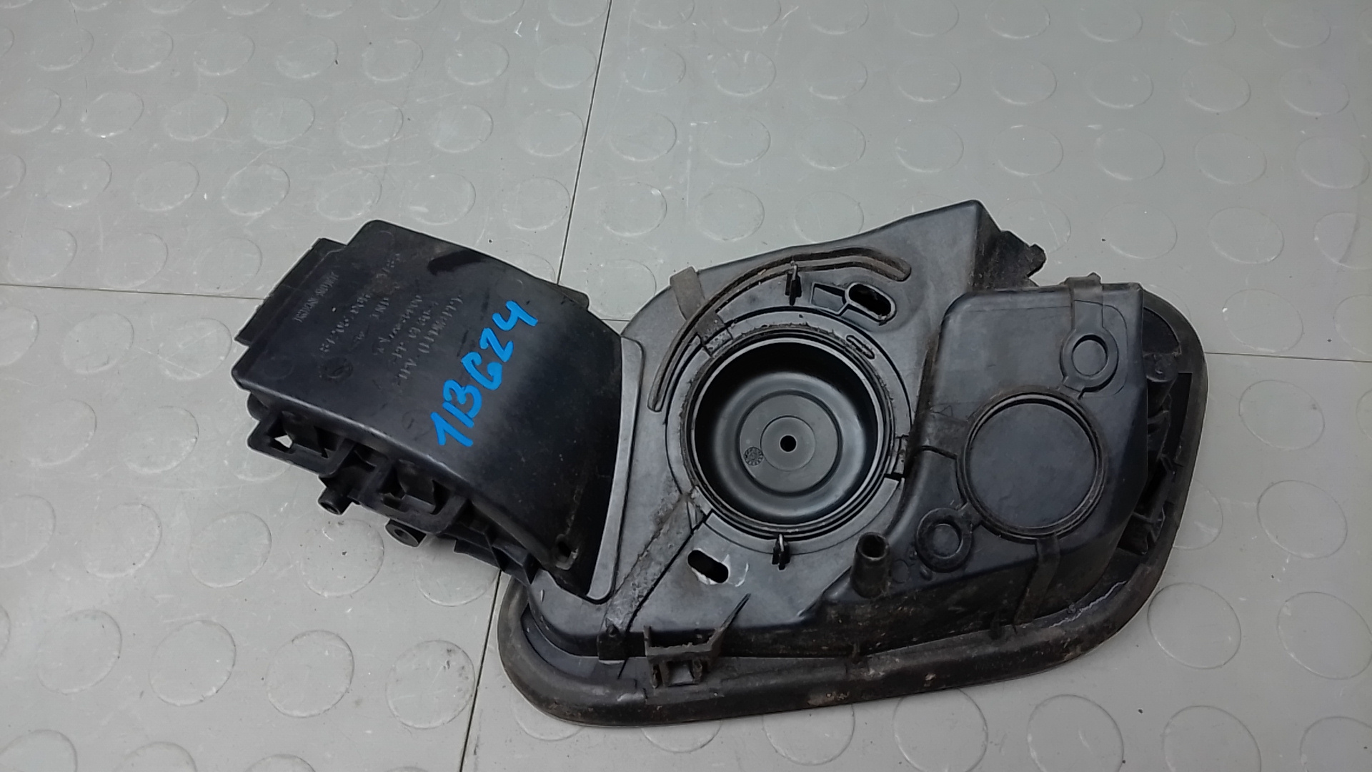 Лючок бензобака