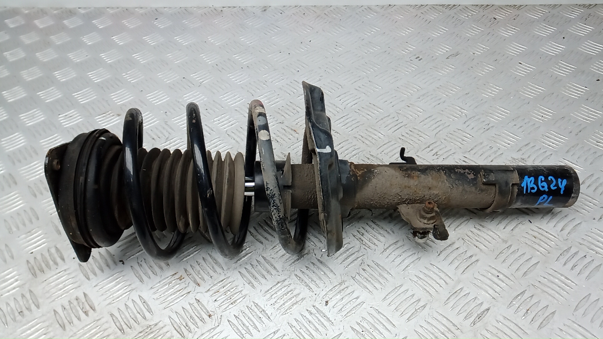 Амортизатор передний левый