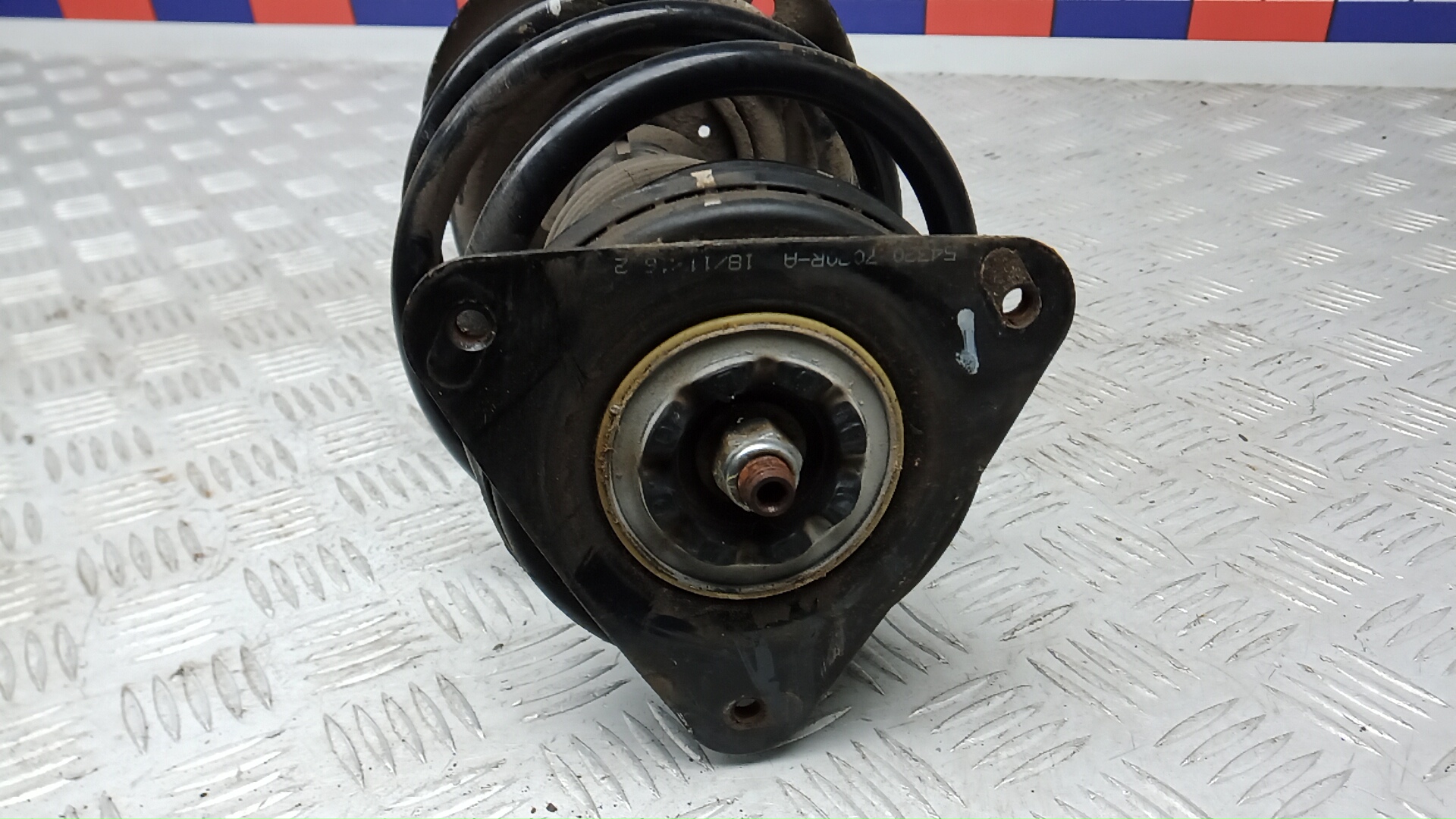 Амортизатор передний левый