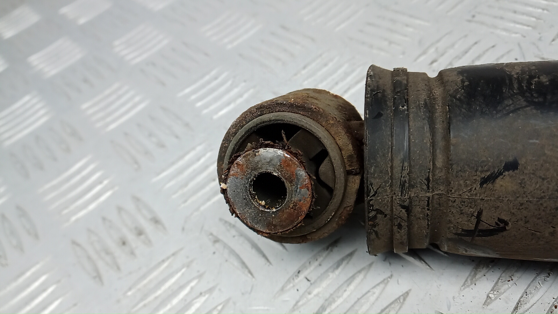 Амортизатор задний (стойка)