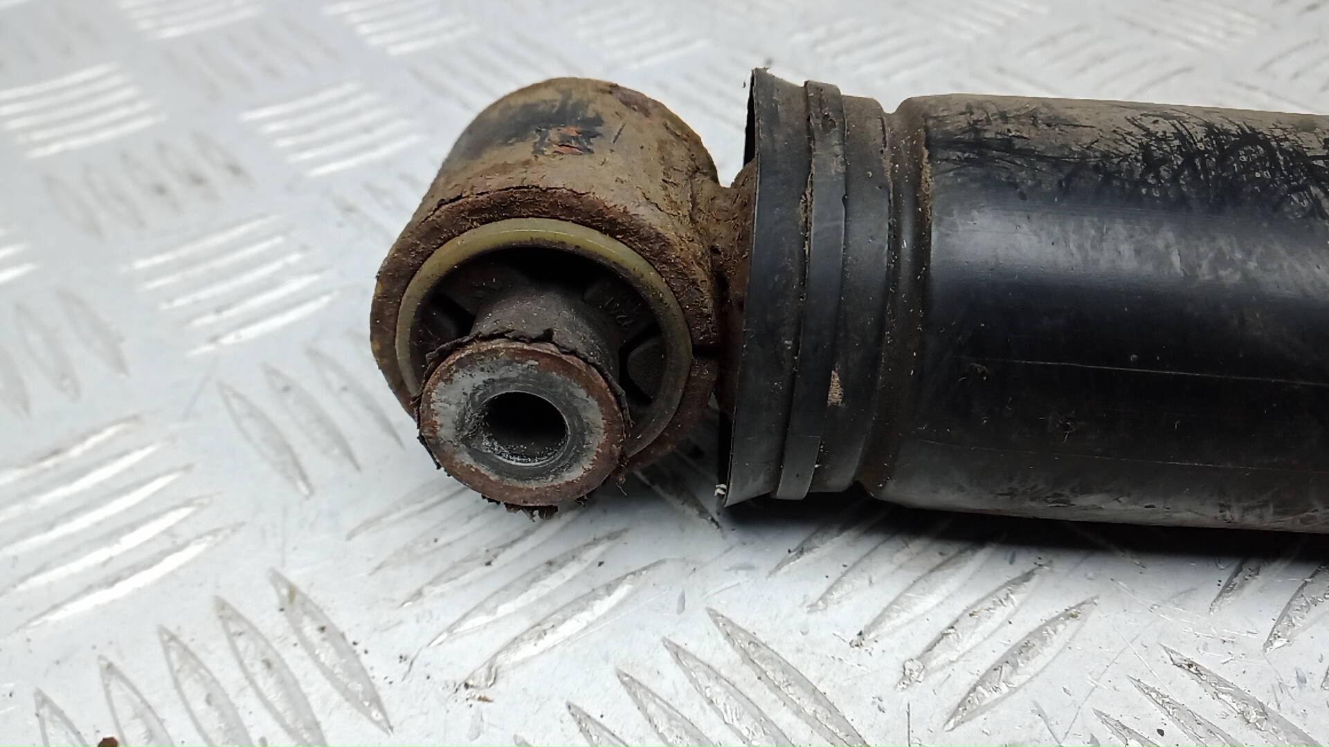 Амортизатор задний (стойка)