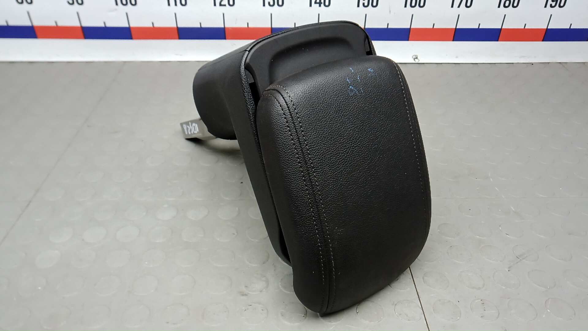 Подлокотник