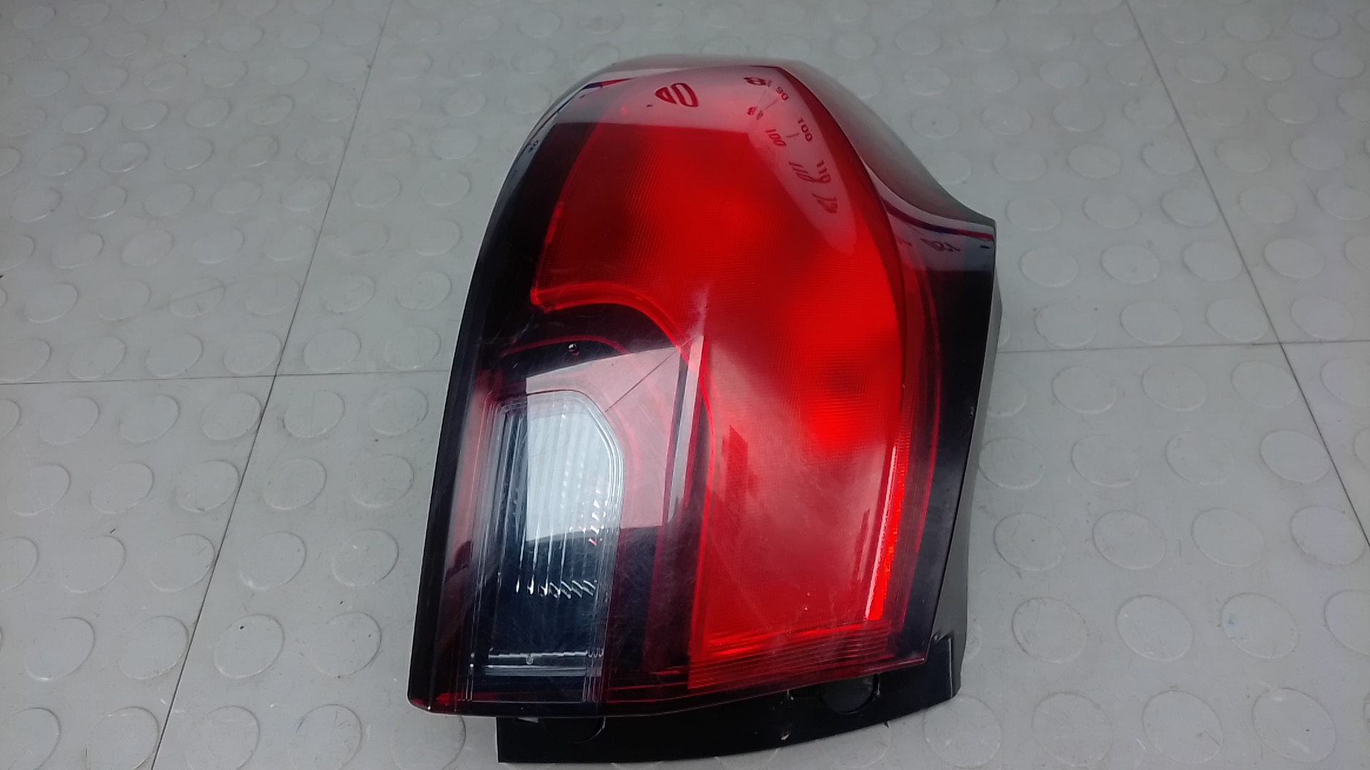 Фонарь задний левый