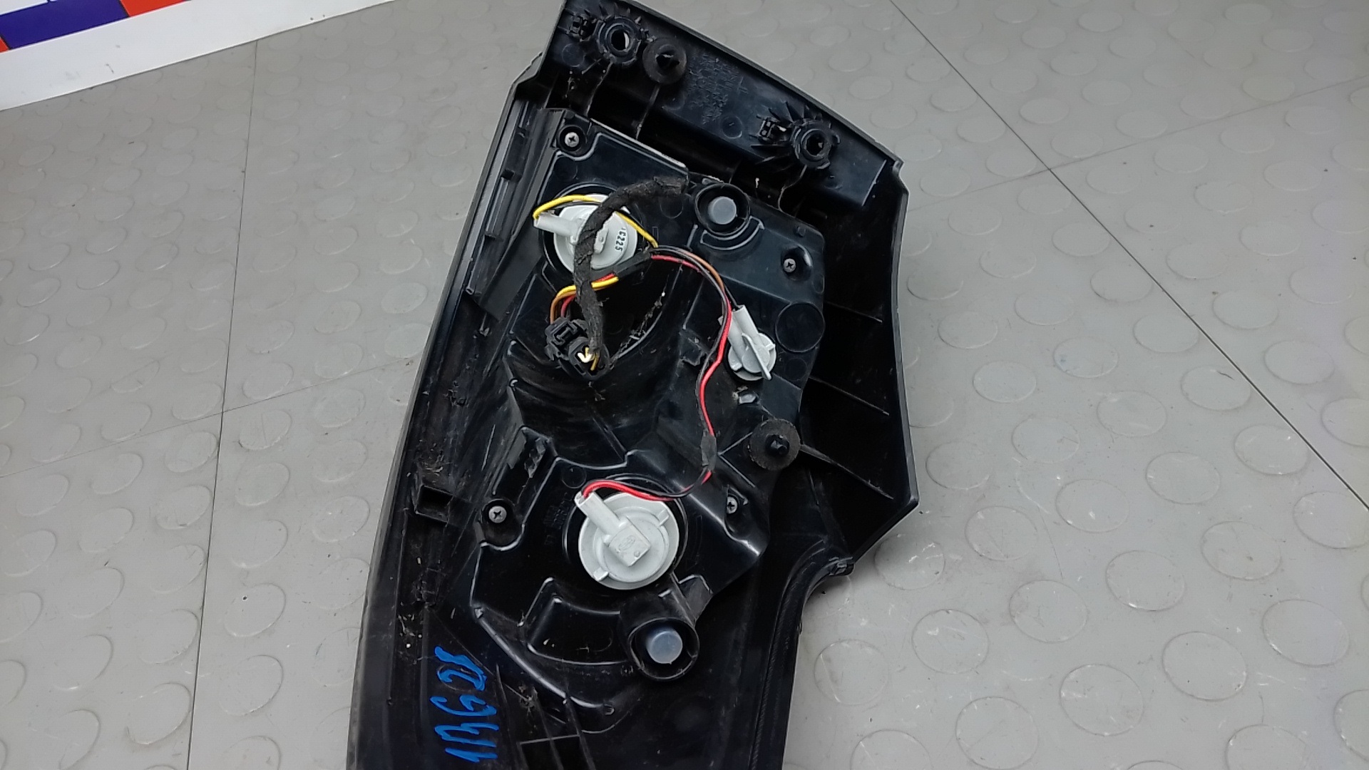 Фонарь задний левый