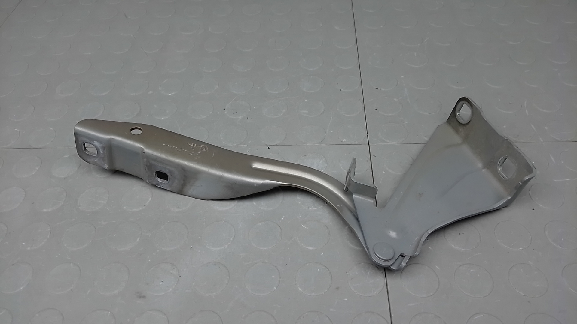 Петля капота