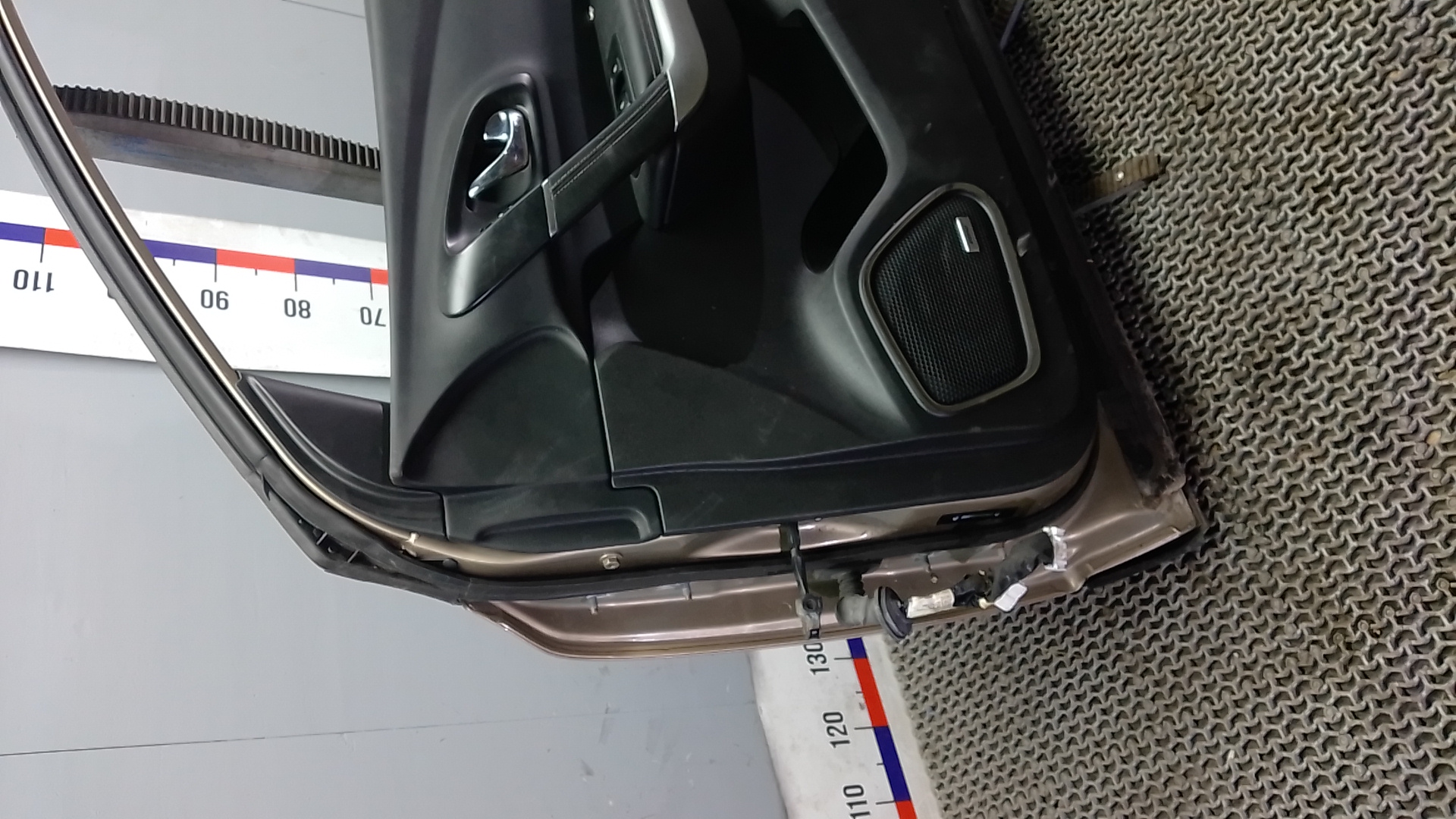 Дверь передняя правая