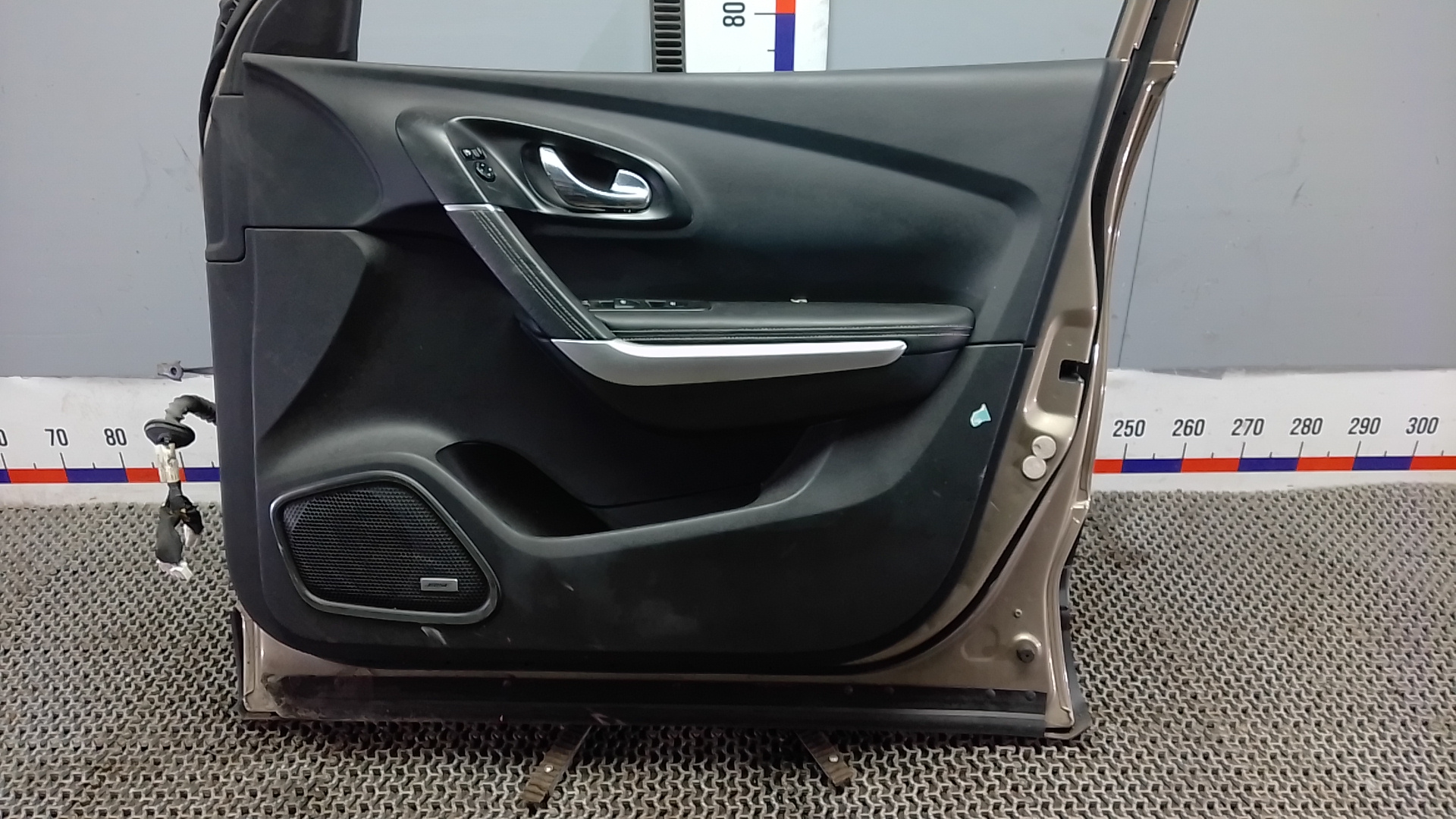 Дверь передняя правая