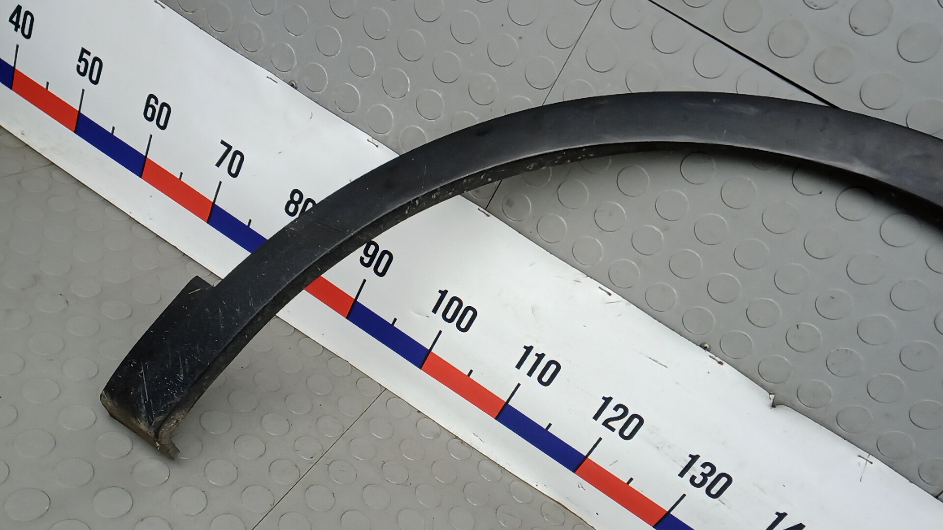 Накладка переднего крыла правого