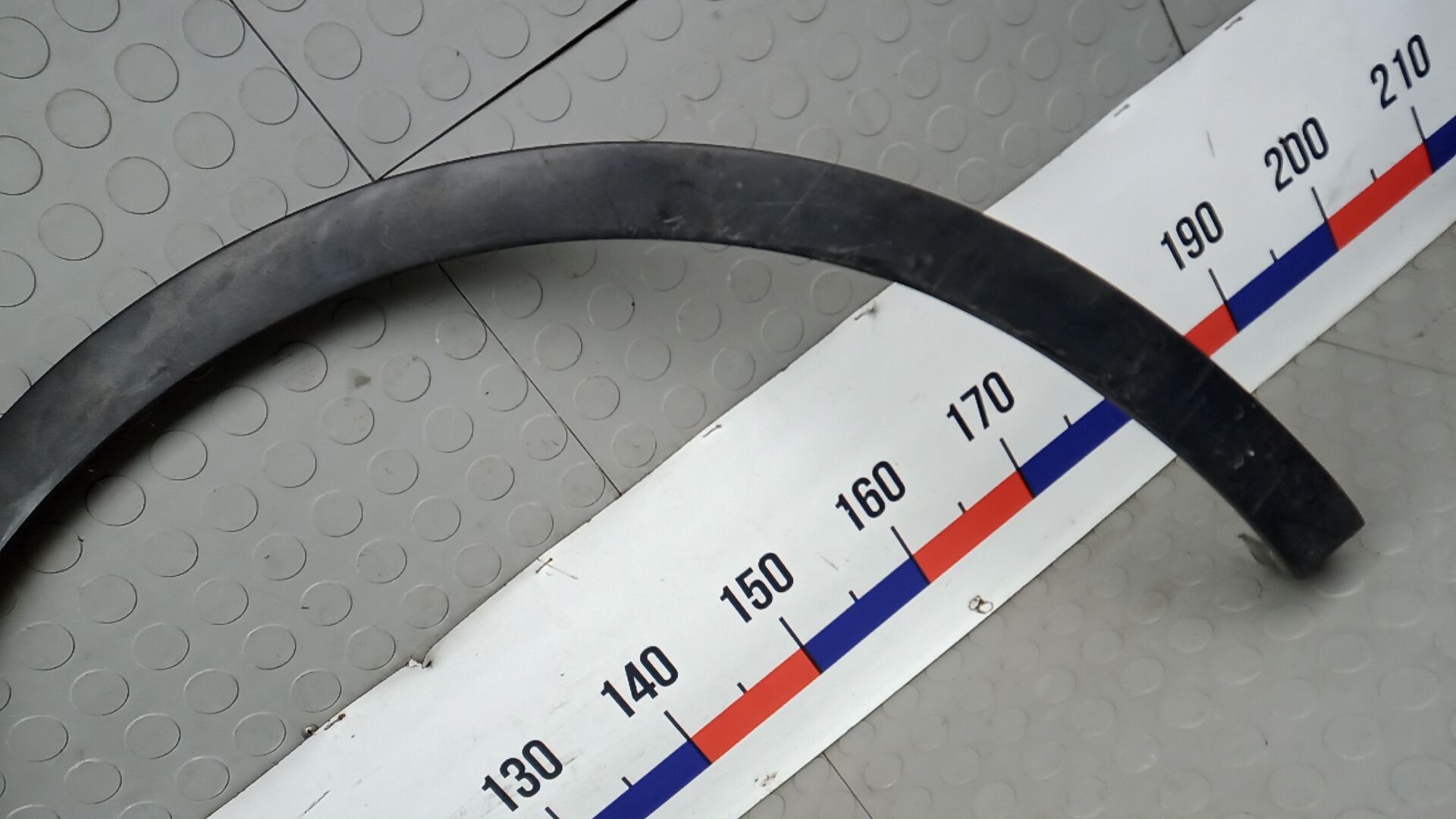 Накладка переднего крыла правого