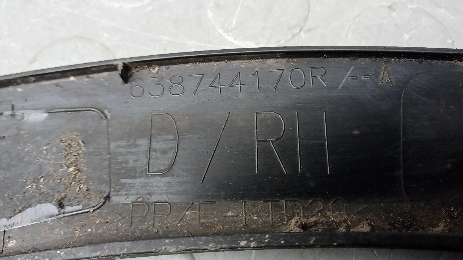 Накладка переднего крыла правого