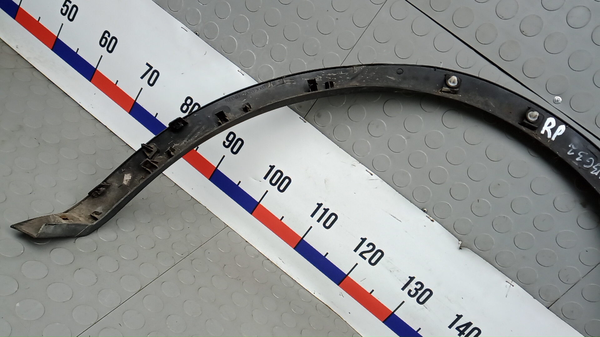 Накладка переднего крыла правого