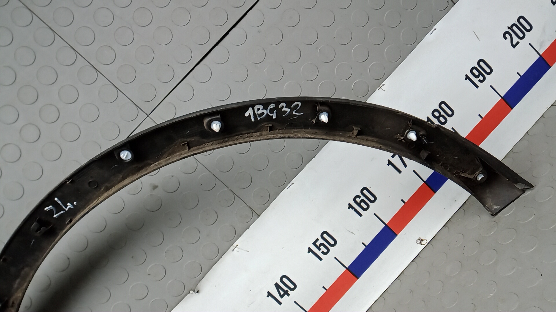 Накладка заднего крыла левого